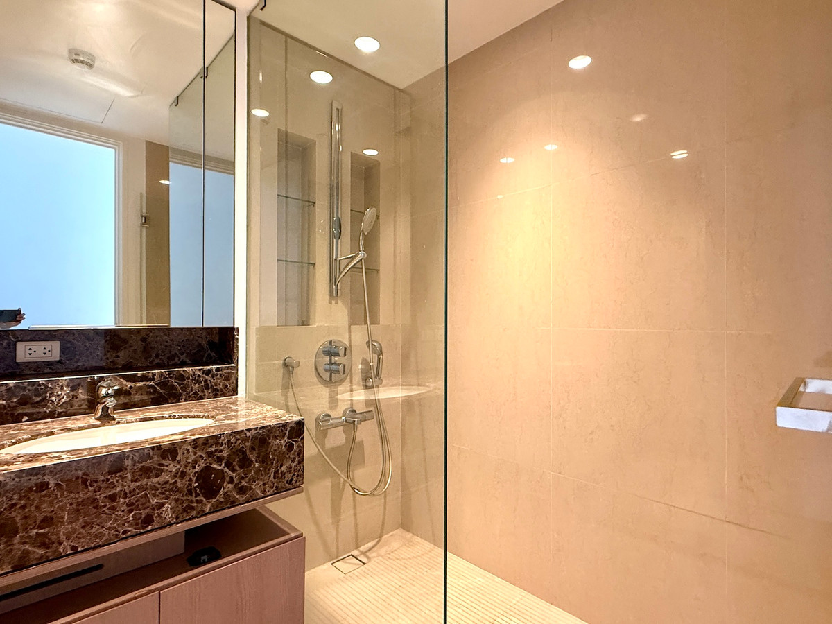 ให้เช่าคอนโดวิทยุ ชิดลม หลังสวน : คอนโด super luxury 3 ห้องนอน บนถนนราชดำริ 