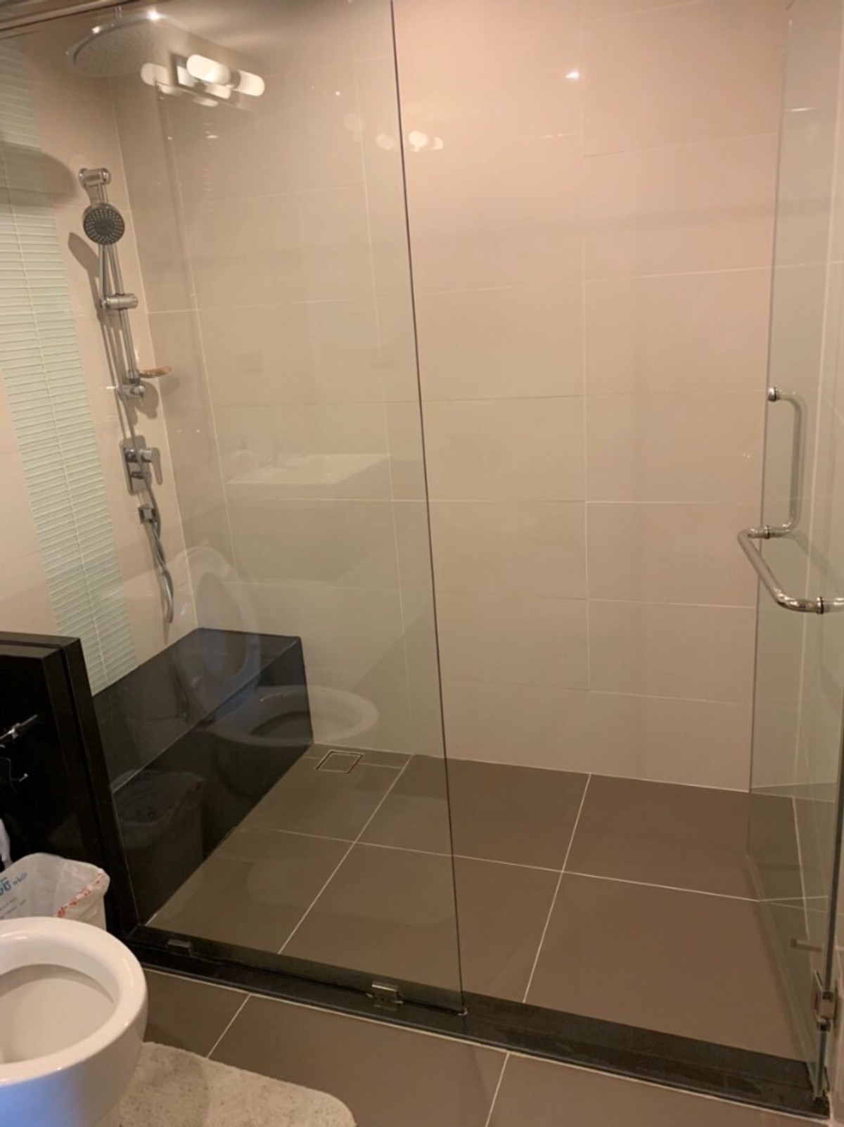 For RentCondoRama3 (Riverside),Satupadit : Condo location in Rama 3 area, near BTS Chong Nonsi, room on high floor, beautiful view, good room position. Next to the penthouse This is the top view position of the building, providing high privacy.