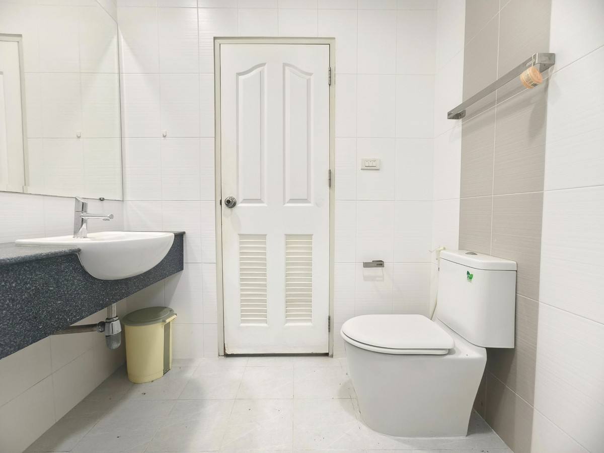 ขายบ้านมีนบุรี-ร่มเกล้า : ขาย บ้านเดี่ยว สัมมากร รามคำแหง162/1 ติดรถไฟฟ้า 4 ห้องนอน 3 ห้องน้ำ เพดานสูง double volume มีห้องนอนชั้นล่าง พร้อมตกแต่ง ค่าส่วนกลางถูก