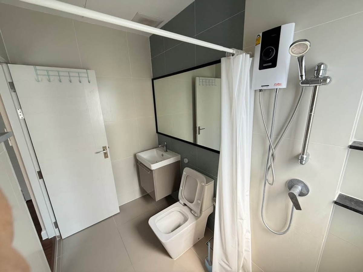 For RentHousePathum Thani,Rangsit, Thammasat : 🔥🔥 Brand new house New model house price 55.,000 /month 🔥🔥 🏡 Single house, Pathum Thani, Bangkok Boulevard project, Tiwanon-Rangsit (Bangkadi zone), Pathum Thani.