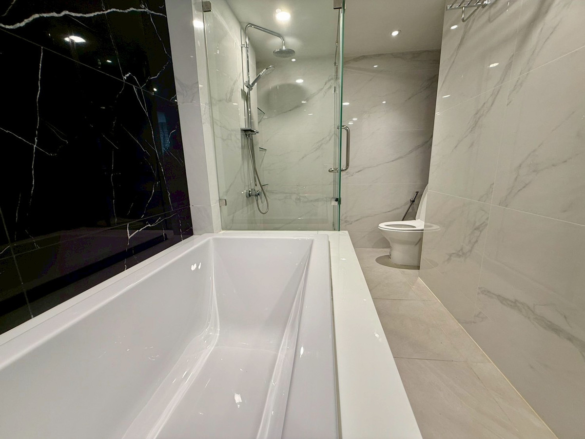 For RentCondoSukhumvit, Asoke, Thonglor : (For rent) President Park Sukhumvit 24, completely renovated, 3-BR 223 Sq.m., high floor, swimming pool view. (Pet-Friendly) ㅡ Near 🚆BTS Phrom Phong