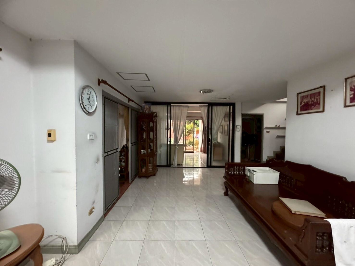 ขายบ้านพัทยา บางแสน ชลบุรี สัตหีบ : ขายด่วน !!! Rare Item บ้านเดี่ยวที่ดินใหญ่สะใจ 83 ตร.ว ทำเลทองใกล้บางแสน-หนองมน หมู่บ้านคันทรี่ปาร์ค ชลบุรี (บางแสน-ห้วยกะปิ) ราคานี้หาไม่ได้แล้ว !!