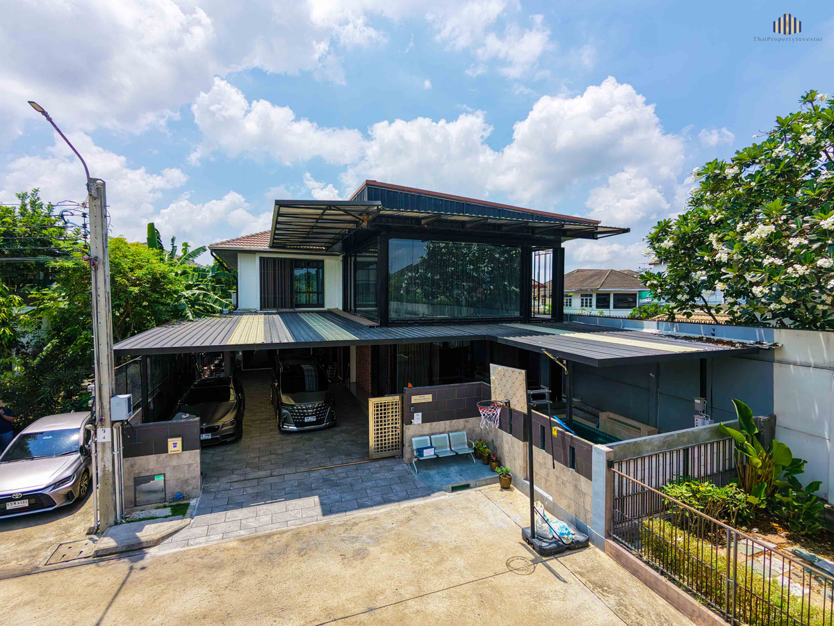 For SaleHouseRathburana, Suksawat : Luxury Private Living Corner House for Sale Mantana Pracha Uthit 72 Perfect Family Home with Private Pool and Full Solar System