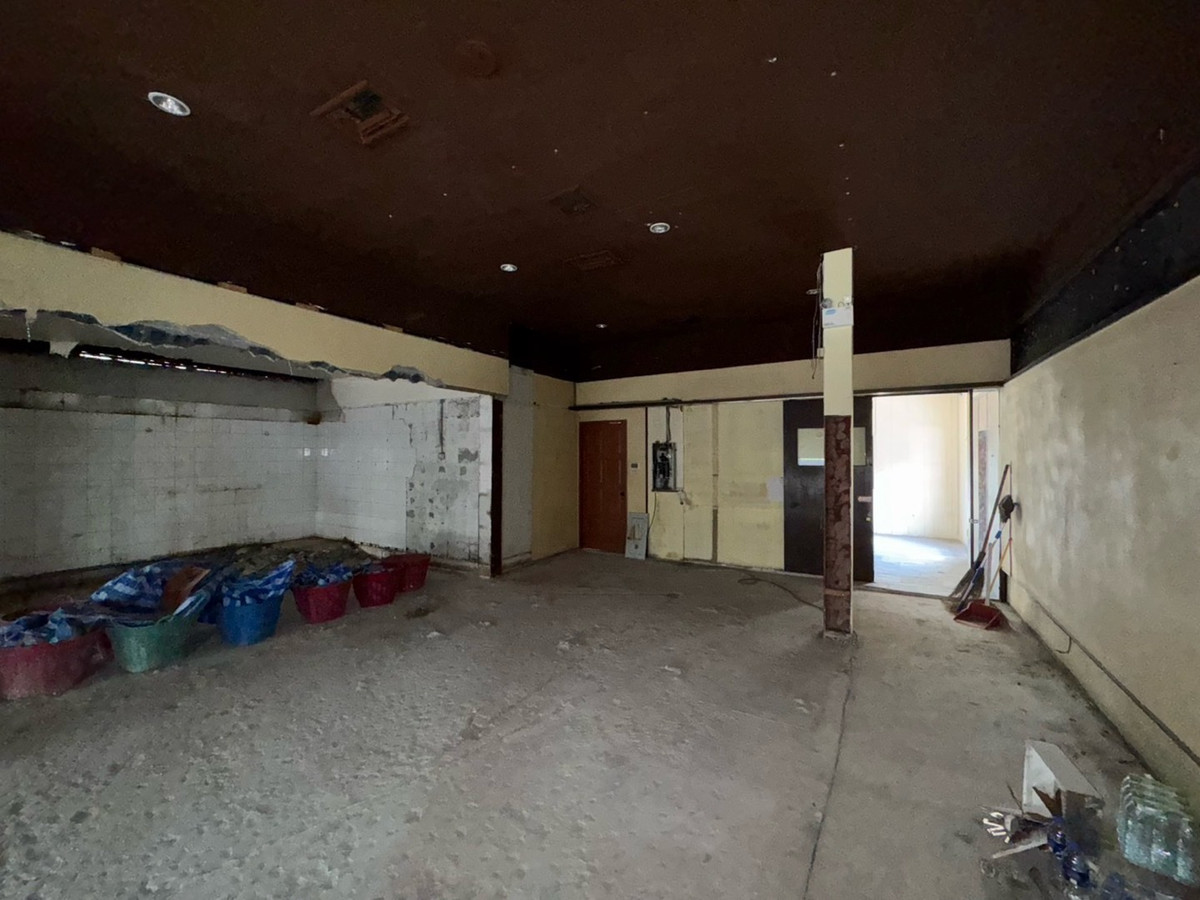 ให้เช่าร้านค้า/ตลาดนัดสุขุมวิท อโศก ทองหล่อ : พื้นที่ธุรกิจ 180 ตารางเมตร ชั้น 3 ซอยทองหล่อ สุขุมวิท 55 มีที่จอดรถ ทำเลดี