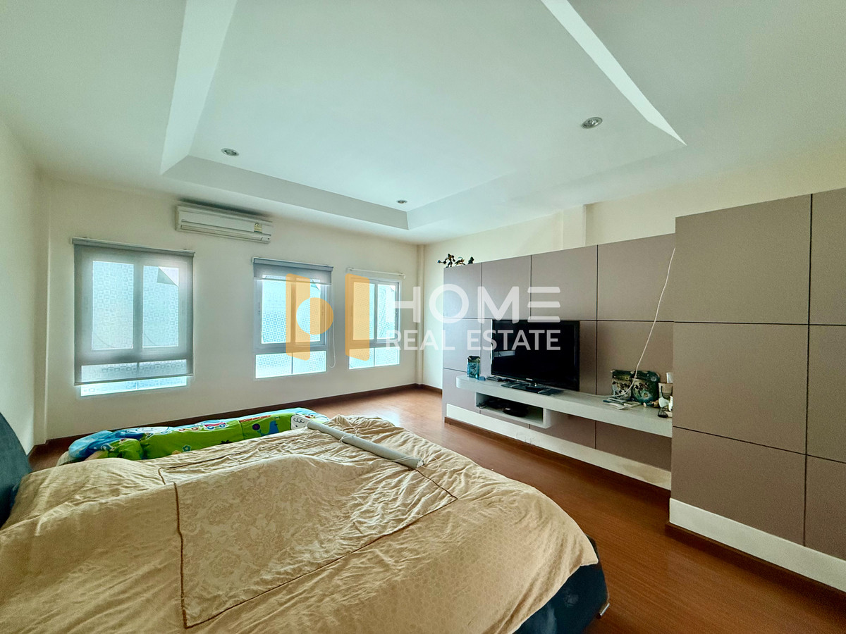 For SaleTownhomePattanakan, Srinakarin : Baan Klang Muang Urbanion Srinakarin / 3 Bedrooms (FOR SALE), Baan Klang Muang Urbanion Srinakarin / 3 Bedrooms (FOR SALE) GNG023