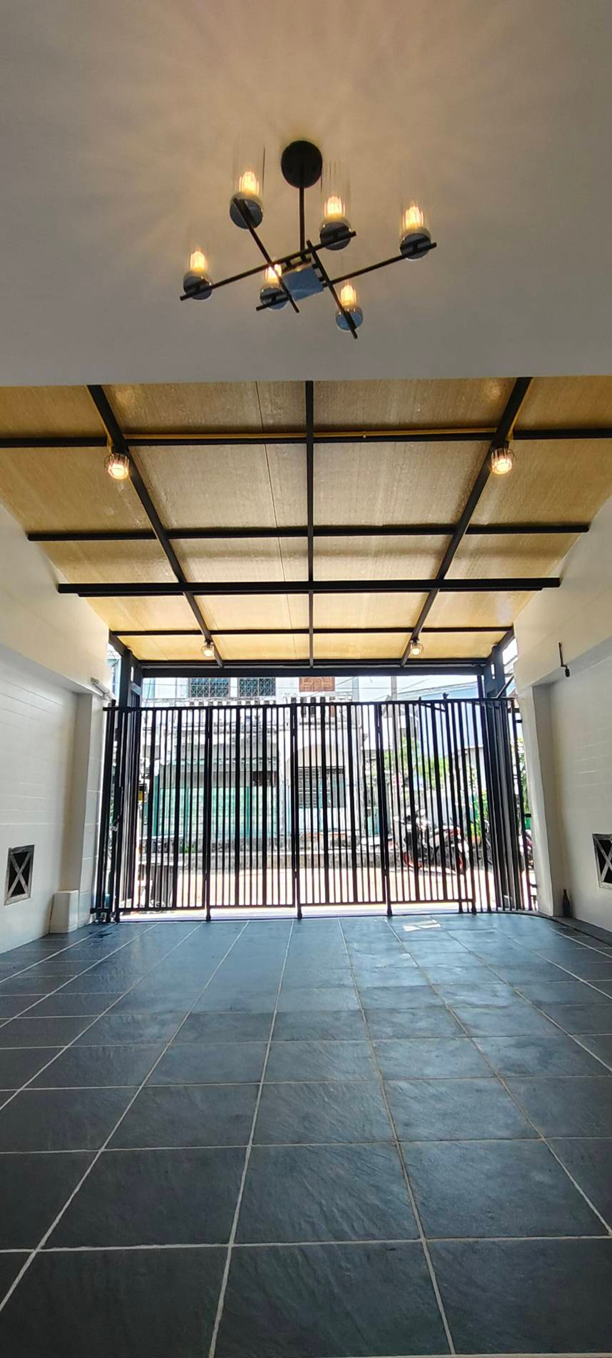 For SaleTownhomePattaya, Bangsaen, Chonburi : Chatkaew Group Village Phase 1 / 2 Bedrooms (FOR SALE) BEWN141