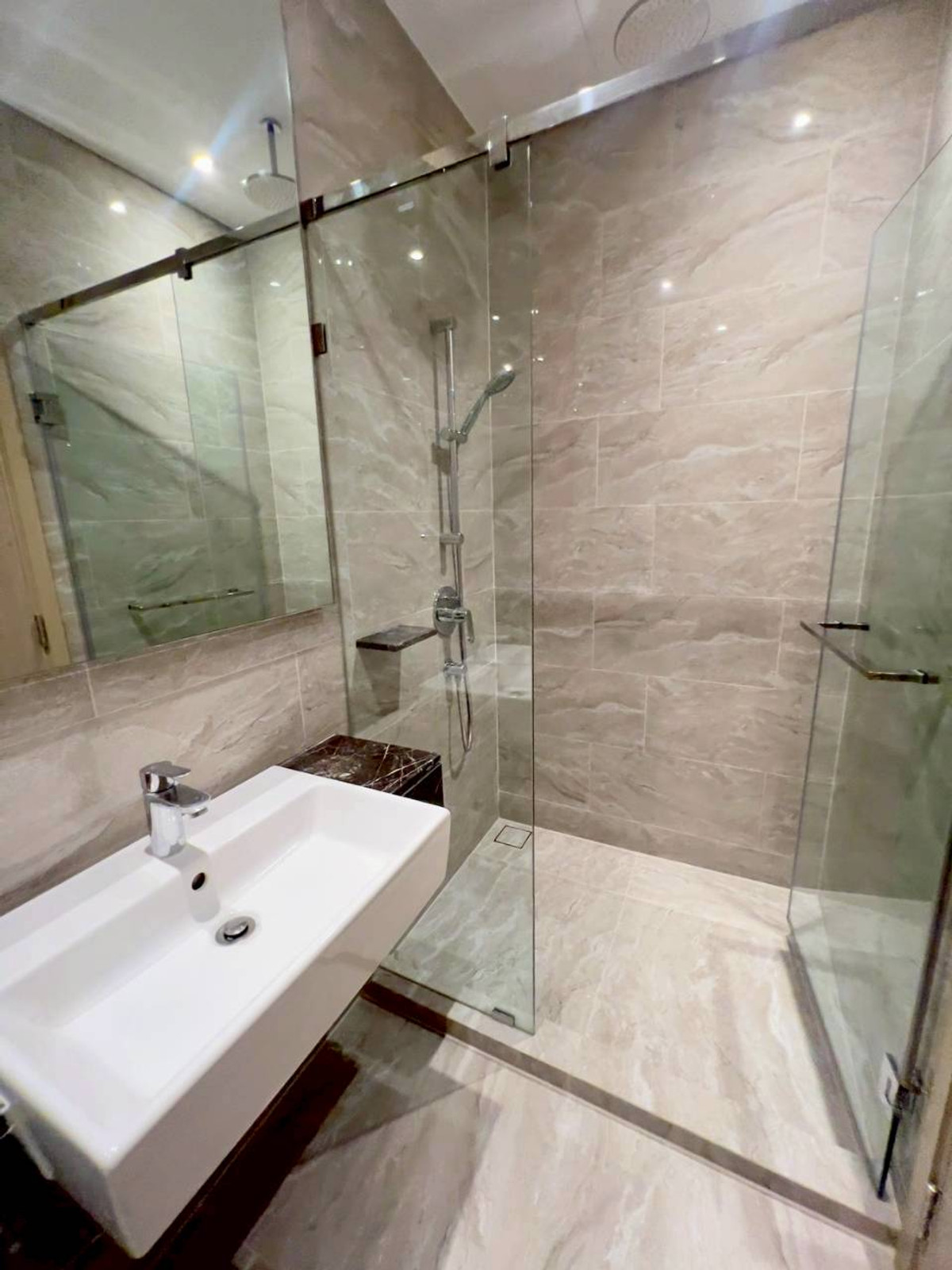 ให้เช่าคอนโดพระราม 9 เพชรบุรีตัดใหม่ RCA : ให้เช่าคอนโด Ashton Asoke - Rama 9 ตกแต่งครบครัน (S15-42577)