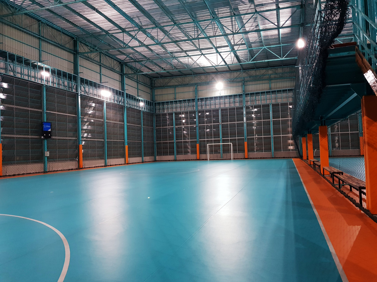 For RentWarehousePathum Thani,Rangsit, Thammasat : For rent: 2 rubber-soled futsal field areas, 4th floor, suitable for sports business operators.