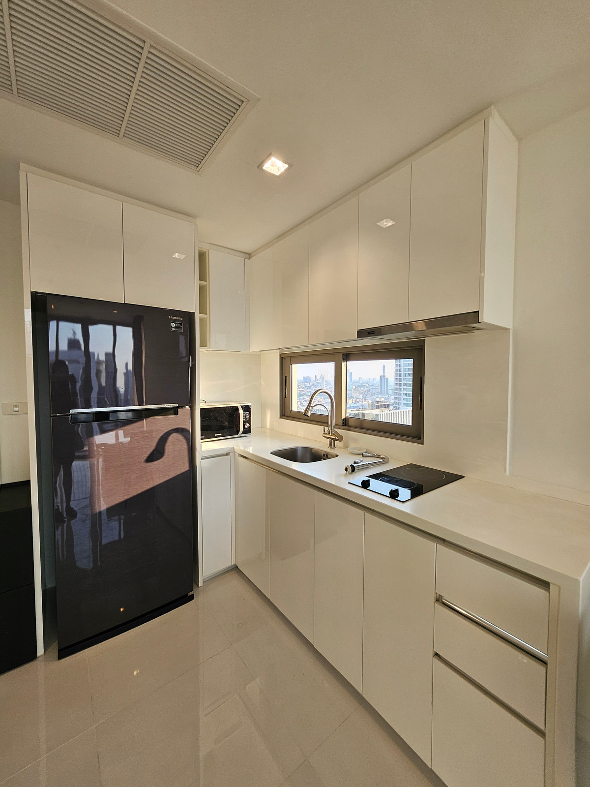 ให้เช่าคอนโดสาทร นราธิวาส : WFH แบบฟินๆ วิวเมืองสาทรแบบ Unblocked! Nara 9 ใกล้ BTS เพียงเอื้อมมือ 🚆