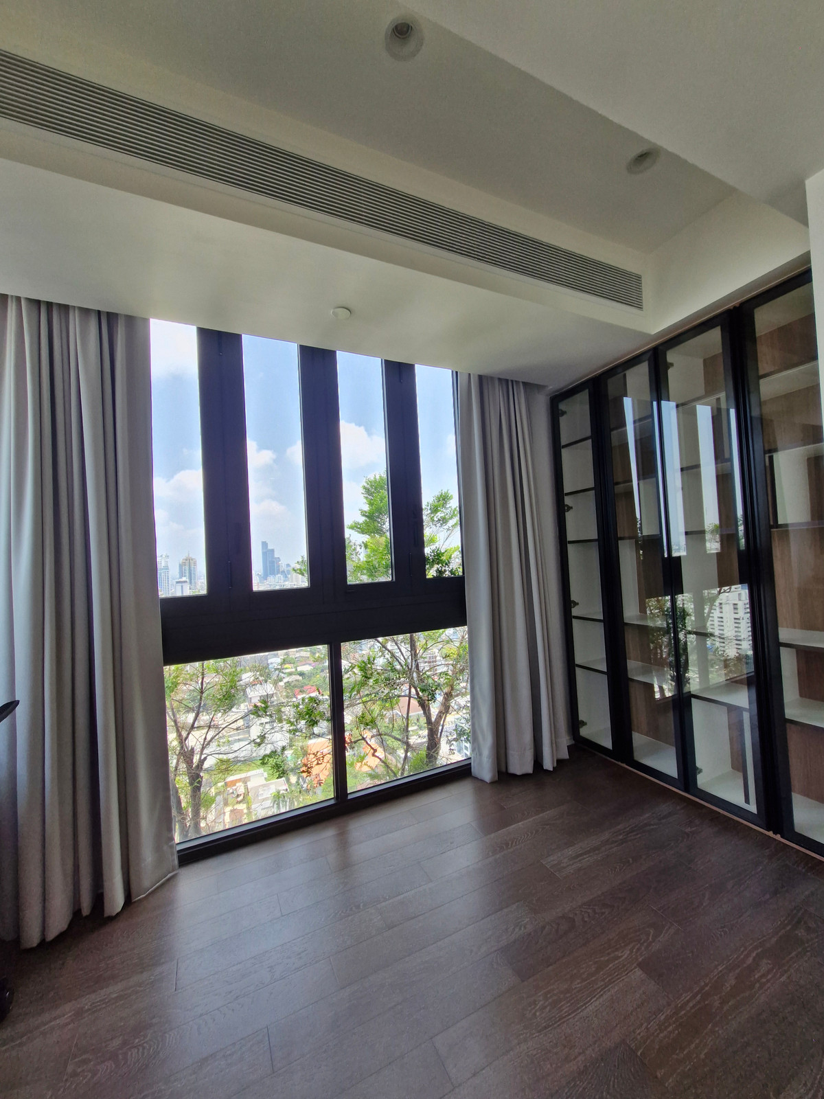 For RentCondoSukhumvit, Asoke, Thonglor : Highlights Unit Pet-friendly condominium close BTS Asoke