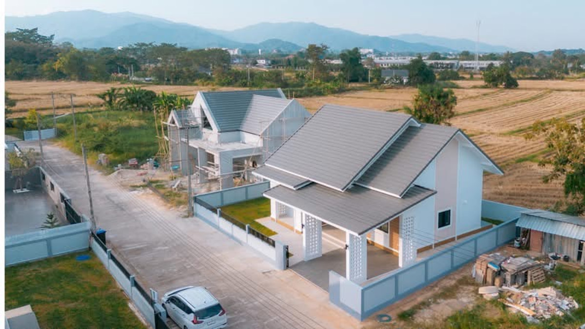 ขายบ้านเชียงราย : ✈️ ด่วน! ขายบ้านเดี่ยวพร้อมอยู่เชียงราย (โซนบ้านดู่) ดีไซน์มินิมอล พื้นที่กว้าง 88.6 ตร.ว. ใกล้สนามบินแม่ฟ้าหลวงเพียง 5 นาที! 🏡