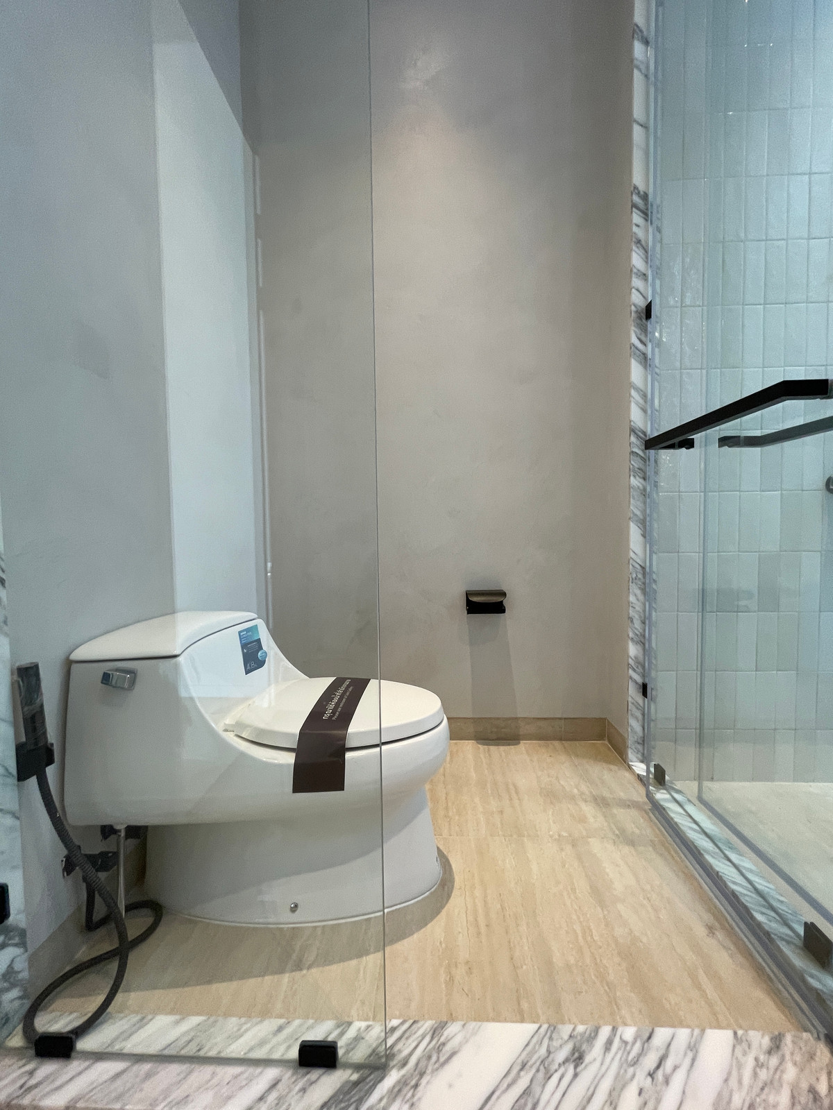 ขายบ้านเลียบทางด่วนรามอินทรา : 🔥 EXCLUSIVE PROMOTION 🔥โอกาสสุดท้ายในการครอบครองในราคาพิเศษที่สุด [ขาย] 💎 Ultra Luxury Show Unit | ELIVA Ekkamai - Eastville 💎 บ้านเดี่ยวหรู 3 ชั้น ดีไซน์ Mid-Century Modern — ความเป็นส่วนตัวสูงสุดเพียง 4 ยูนิตในโครงการ!