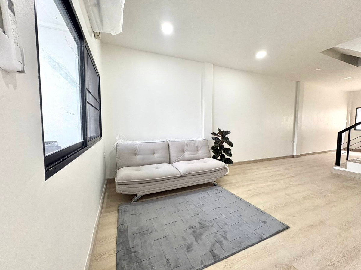 For SaleTownhomeChokchai 4, Ladprao 71, Ladprao 48, : K-6833 Urgent sale! Townhome, newly renovated, Ketu Nuti Garden, Nakniwat 38, ready to move in.