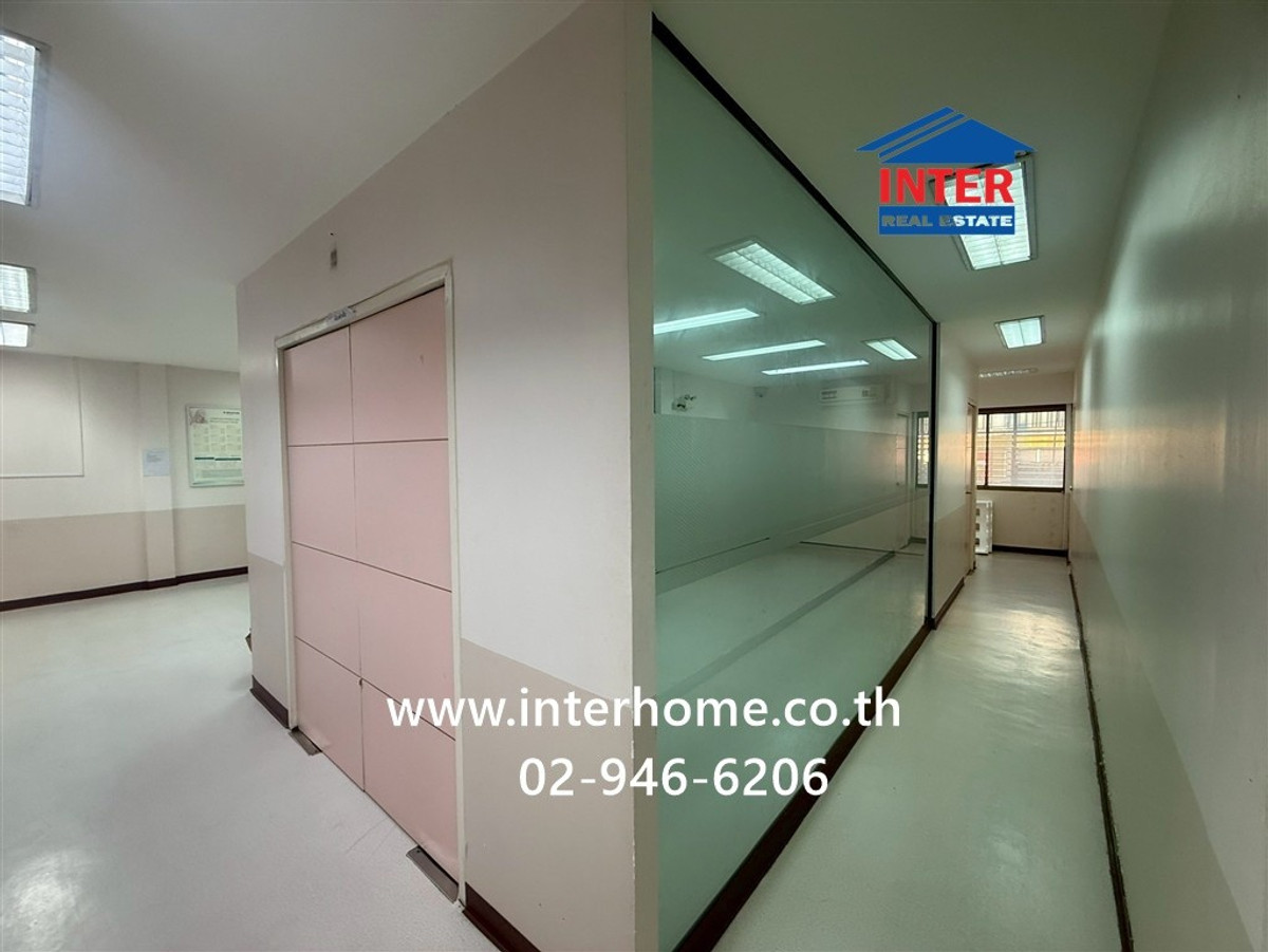 For RentOfficeChaengwatana, Muangthong : Office, 5 floors, 210 sq m, office for rent. Near Muang Thong Thani Bond Street Muang Thong Thani Road, Chaengwattana Road, Pak Kret, Nonthaburi