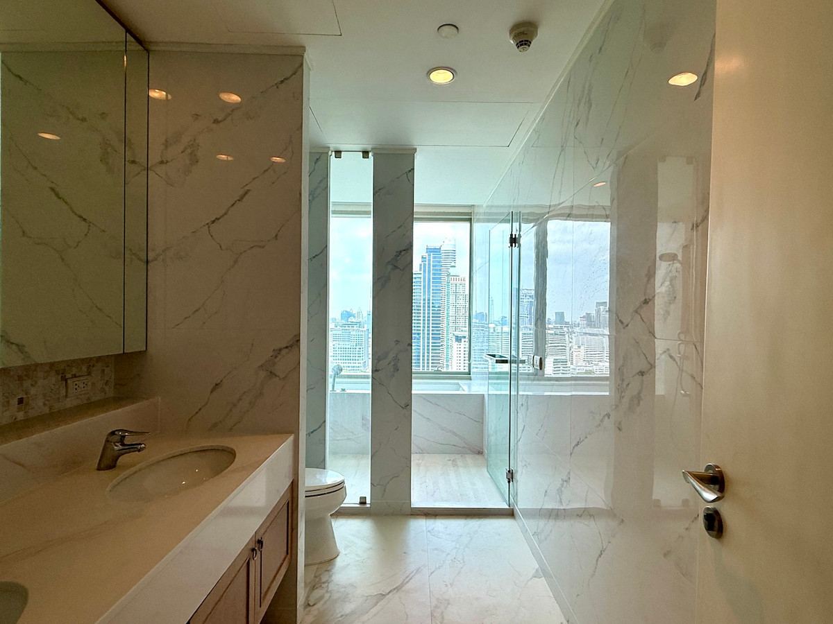 ให้เช่าคอนโดวิทยุ ชิดลม หลังสวน : คอนโด 4 ห้องนอน พื้นที่กว้างขวาง อยู่ใกล้สยามสแคว