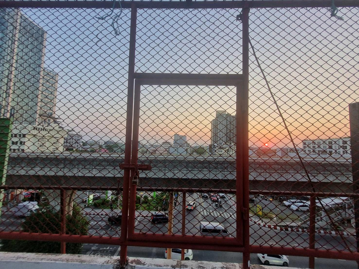 For RentShop HouseOnnut, Udomsuk : Commercial building for rent on the main road, near BTS Bang Chak.