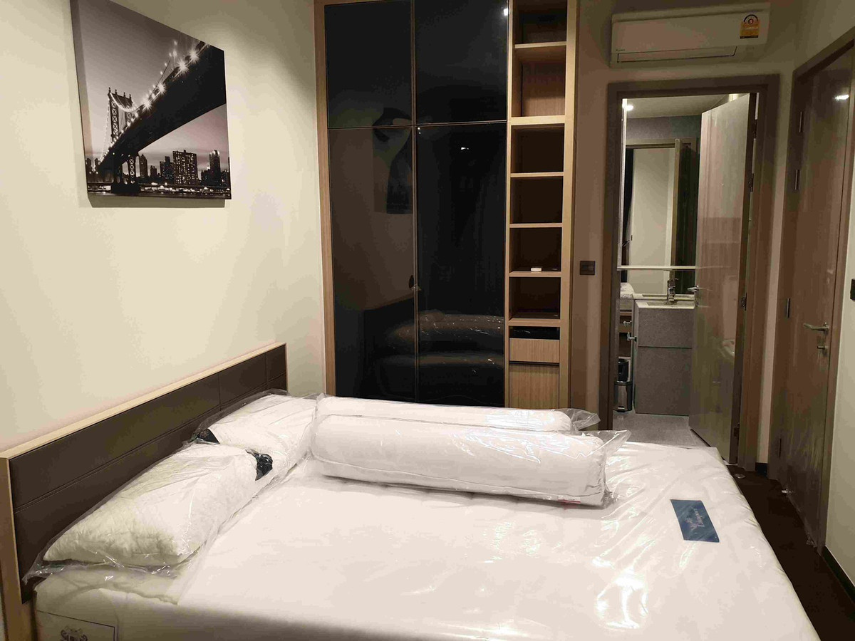 For SaleCondoRatchathewi,Phayathai : High-floor unit, beautifully decorated, great value. Condo for sale at The Line Ratchathewi by Sansiri. Only 220 meters to BTS Ratchathewi and 850 meters to Siam Paragon. Urgent sale.