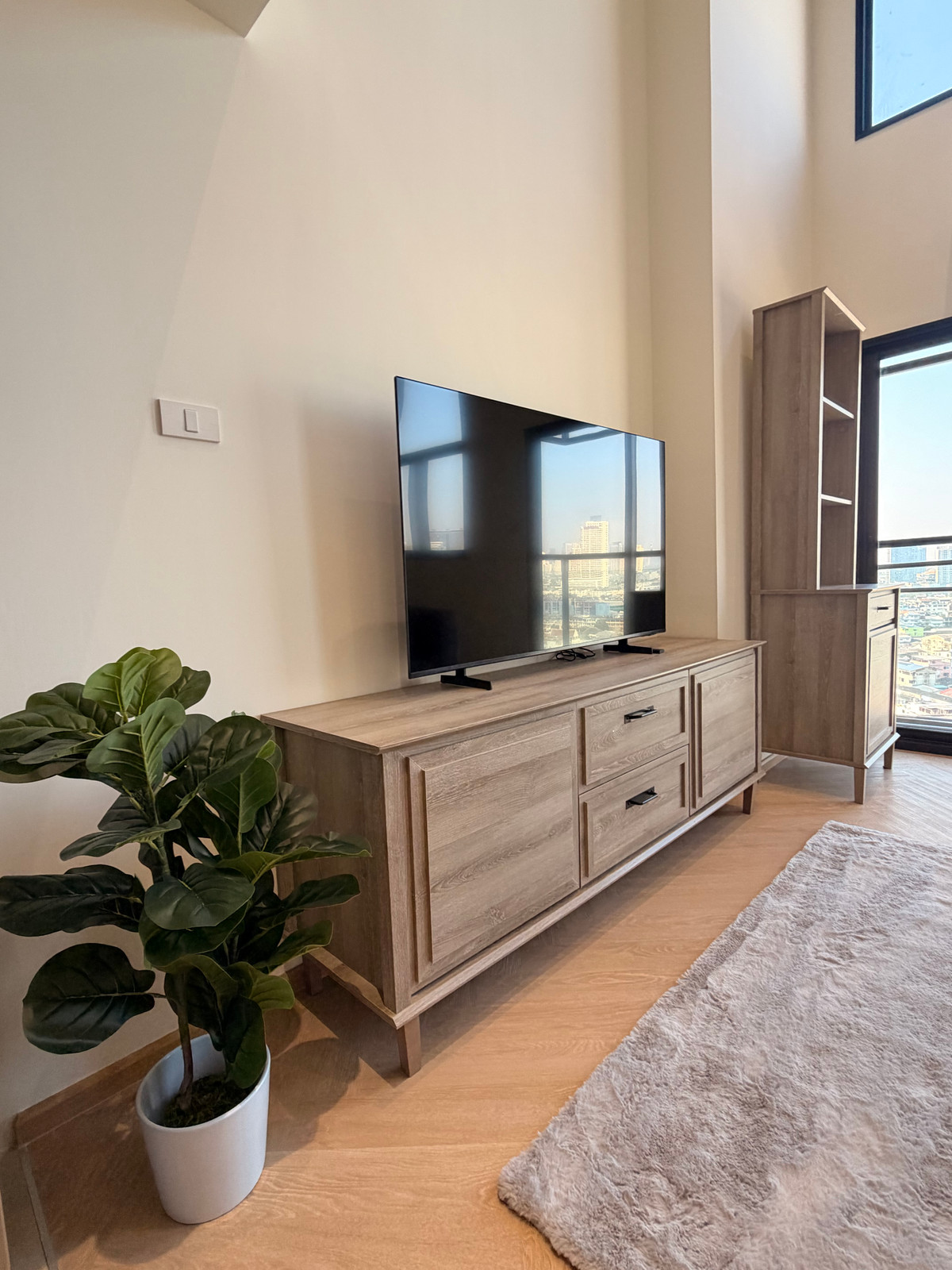 For RentCondoWongwianyai, Charoennakor : Loft Duplex room, fully furnished, ready to move in, free WiFi throughout the contract.