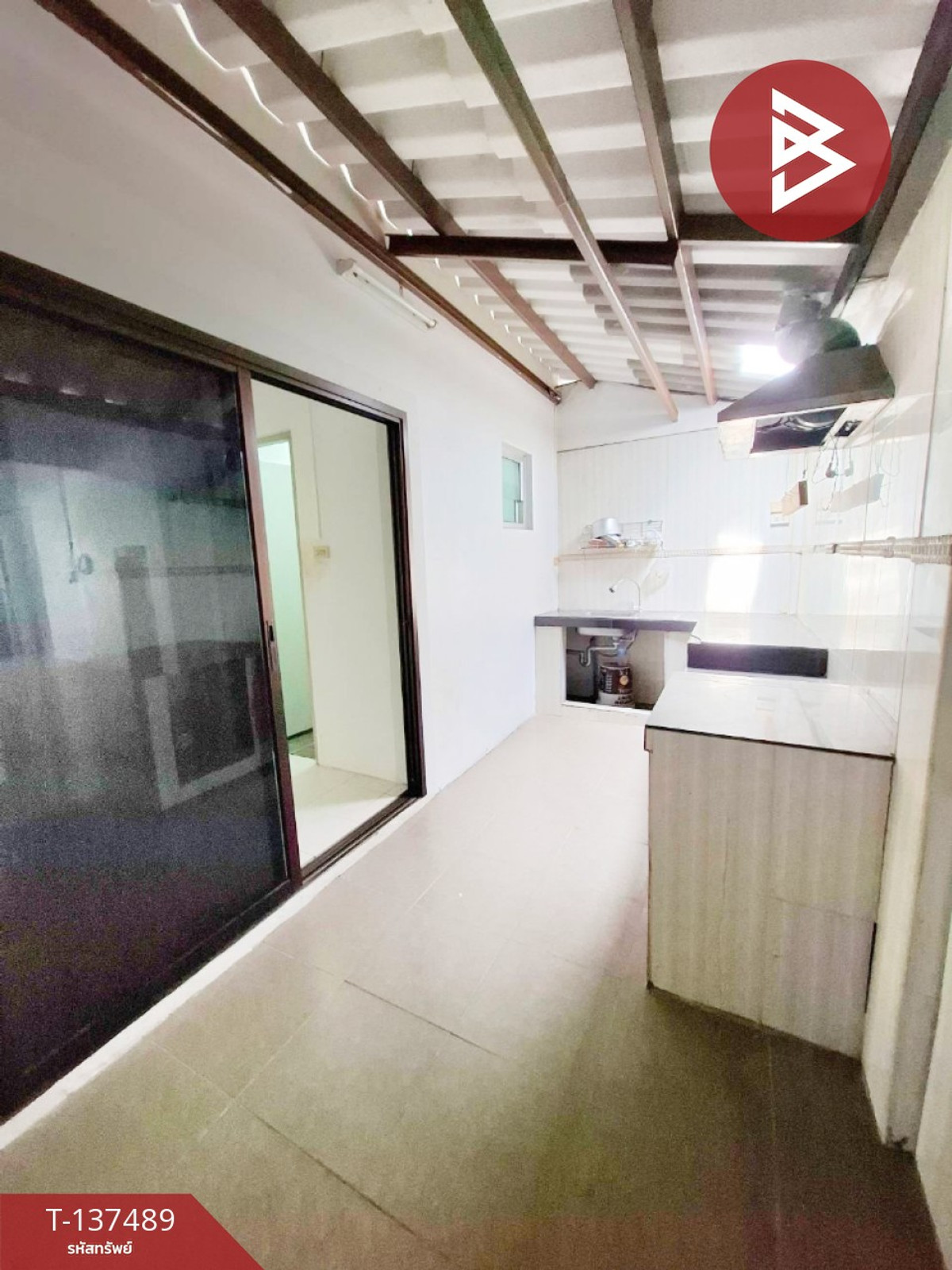 ขายทาวน์โฮมพัทยา บางแสน ชลบุรี สัตหีบ : ขายทาวน์เฮ้าส์ หมู่บ้านแฟมิลี่ซิตี้ ชลบุรี (Family City)