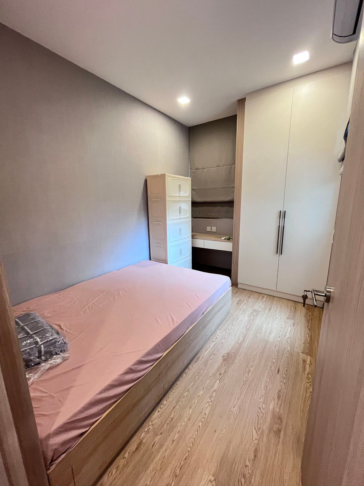 ให้เช่าบ้านพัฒนาการ ศรีนครินทร์ : ᚱ ให้เช่า 🔥ต่อรองได้ ปล่อยเช่าด่วน ✅4 ห้องนอน 324 ตร.ม. บ้านเดี่ยว Vive Rama 9 ใกล้โรงเรียนนานาชาติ Wellington และโรงพยาบาลสมิติเวช