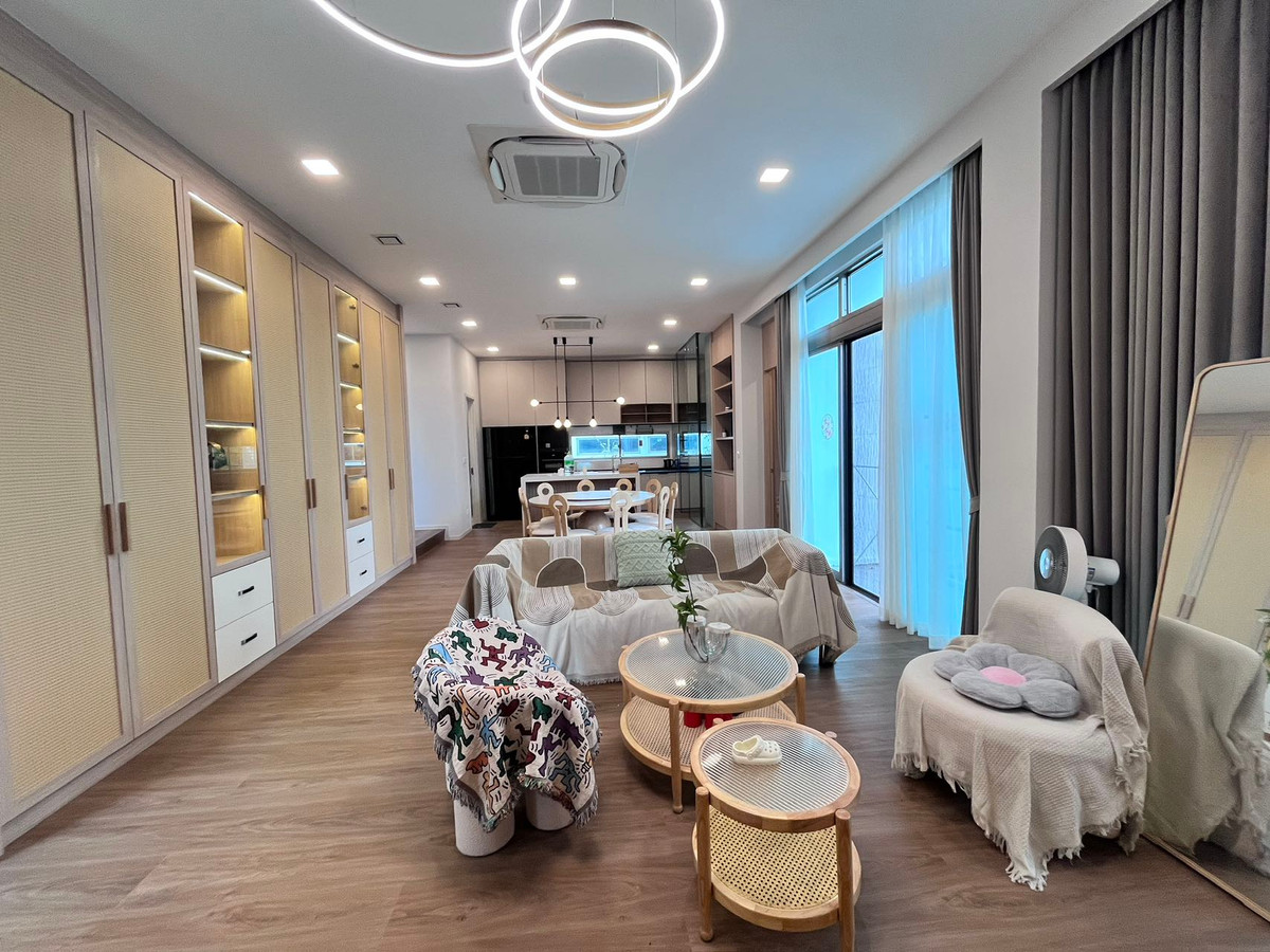 ให้เช่าบ้านพัฒนาการ ศรีนครินทร์ : ᚱ ให้เช่า 🔥ต่อรองได้ ปล่อยเช่าด่วน ✅4 ห้องนอน 324 ตร.ม. บ้านเดี่ยว Vive Rama 9 ใกล้โรงเรียนนานาชาติ Wellington และโรงพยาบาลสมิติเวช