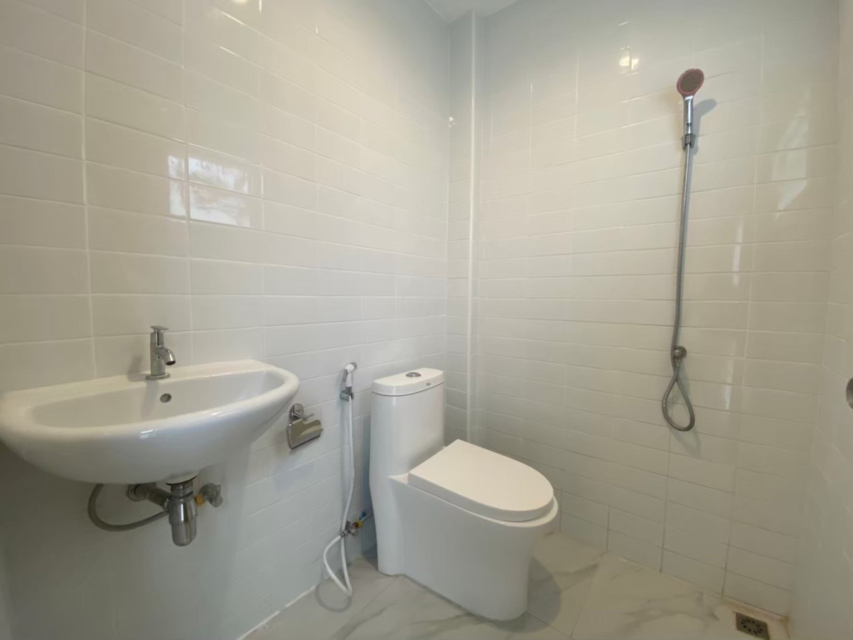 For SaleTownhomeVipawadee, Don Mueang, Lak Si : Newly renovated house for sale, 2-story townhouse, 16 sq m, Rattanawalai Village. Near Don Mueang Airport and the Red Line.