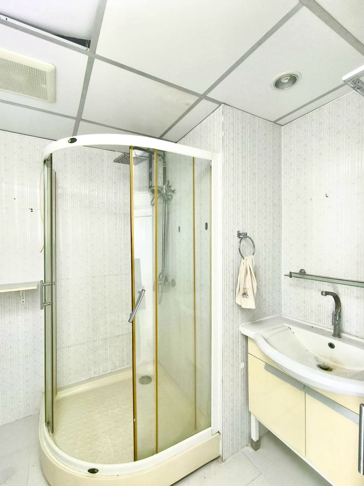 ขายคอนโดพัฒนาการ ศรีนครินทร์ : ขายคอนโด The Trio Garden (เดอะ ทรีโอ การ์เด้นท์) ห้องมุม ใกล้ MRT ศรีนครินทร์ 38 เนื้อที่ 105 ตารางเมตร 2 ห้องนอน ชั้น 20 ซอยศรีนครินทร์ 38 แขวงหนองบอน เขตประเวศ กรุงเทพมหานคร