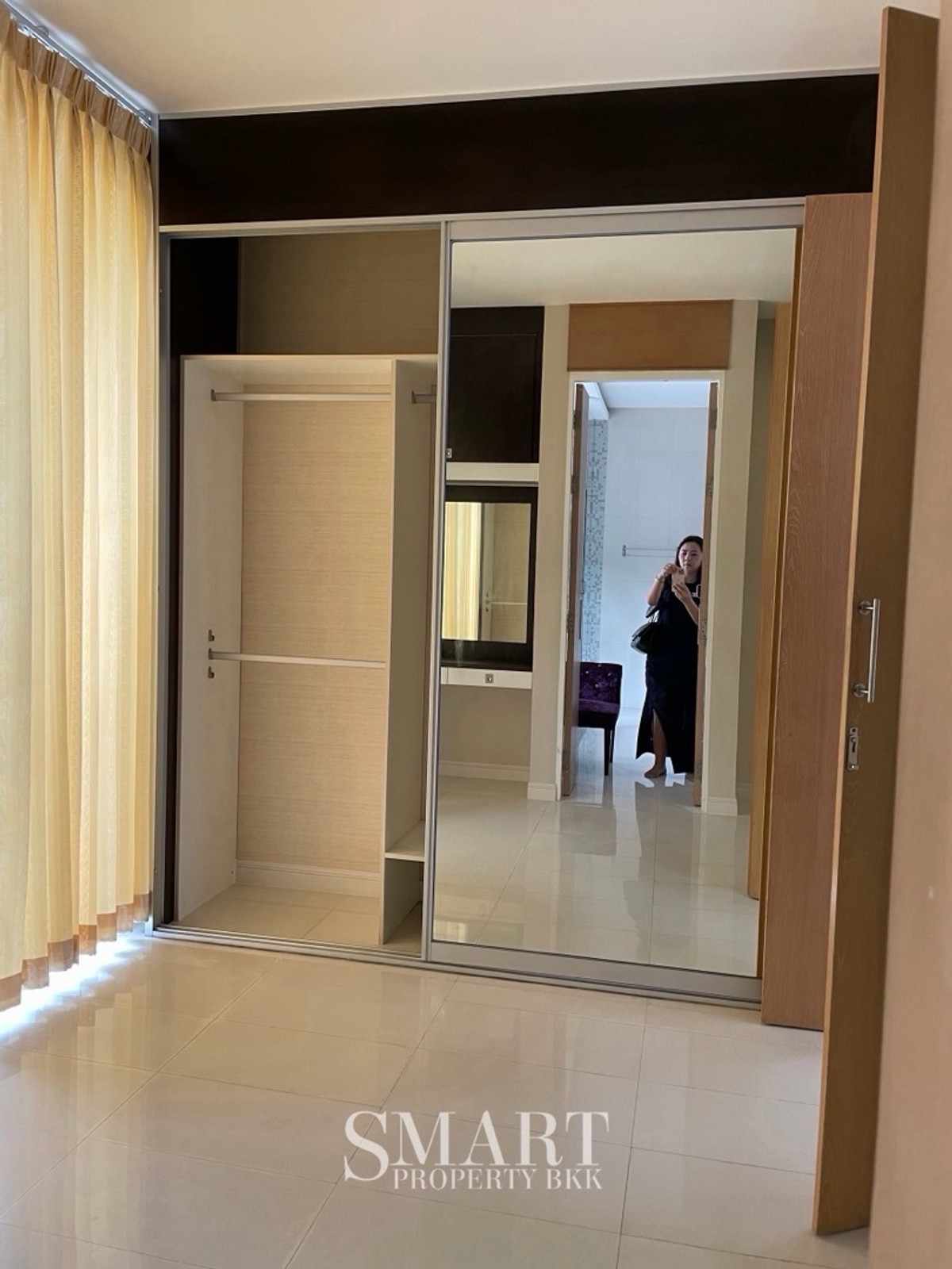 For RentHouseVipawadee, Don Mueang, Lak Si : 📍 Hyde Park Donmueang : Type C1 | Private Luxury Family Home. Only 5 min. to Harrow IS.