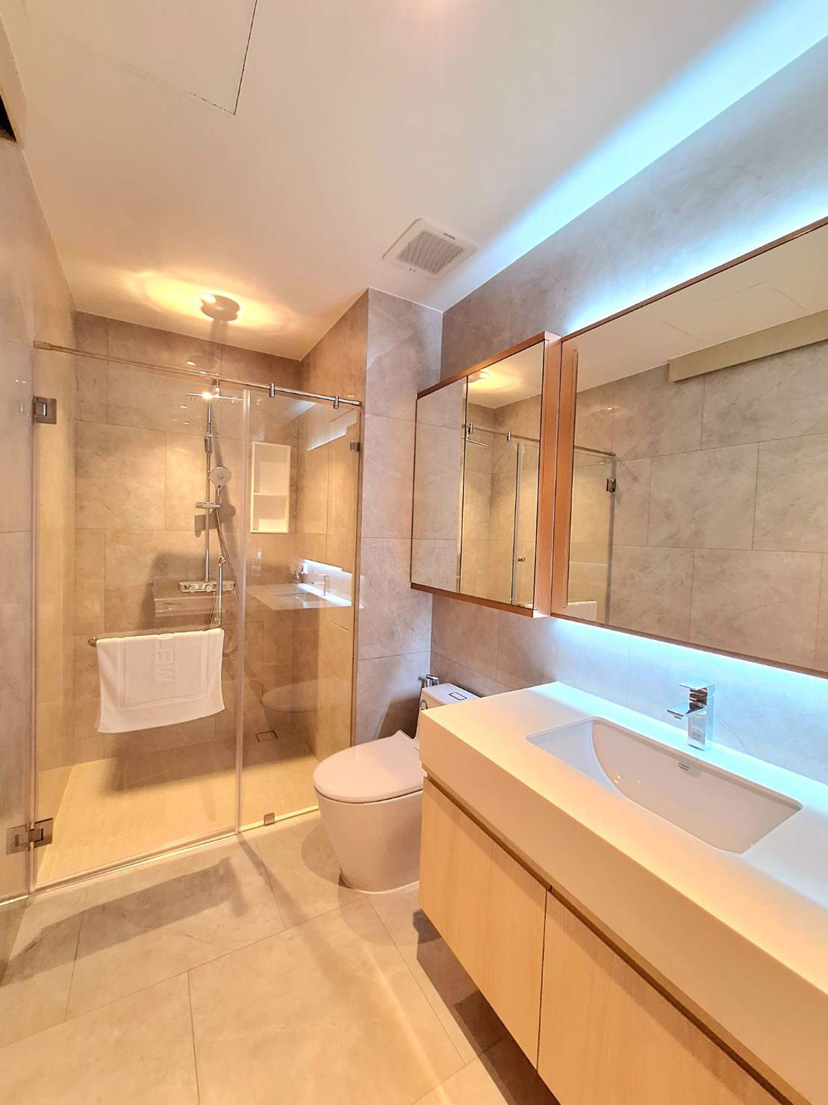 For RentBangna, Bearing, Lasalle : Bearing Residence 2 Bedroom 129 Sq.m. Please call: 062-496-6454