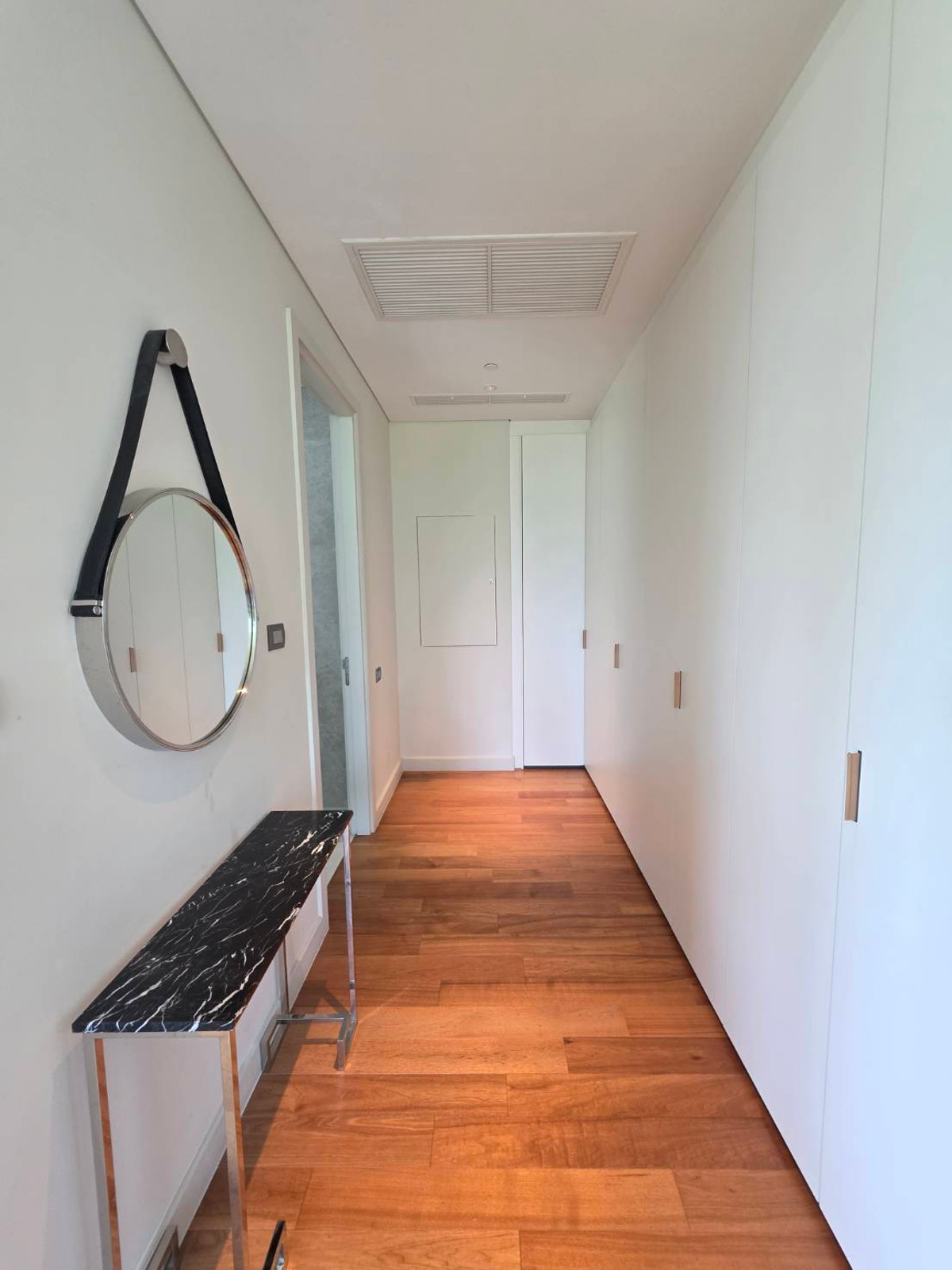 For RentCondoWitthayu, Chidlom, Langsuan, Ploenchit : Sindhorn Residence: 75sqm. 1bed 1bath 75,000/mth. Rare Corner unit Am: 0656199198