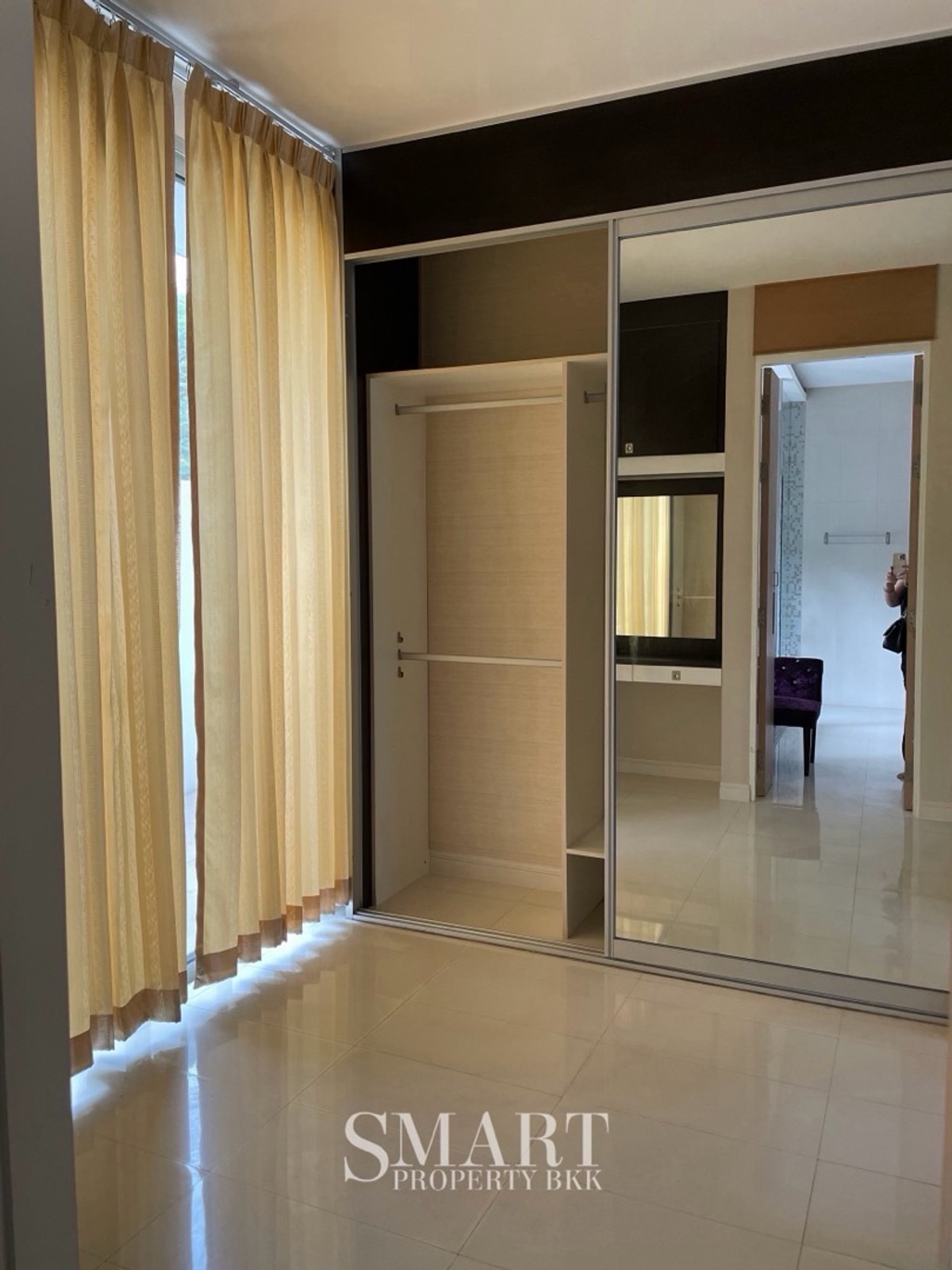 For RentHouseVipawadee, Don Mueang, Lak Si : 📍 Hyde Park Donmueang : Type C1 | Private Luxury Family Home. Only 5 min. to Harrow IS.