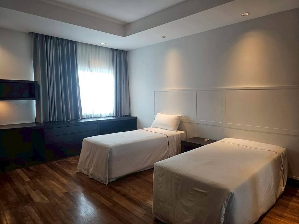 For RentCondoWitthayu, Chidlom, Langsuan, Ploenchit : +++Urgent rent Royal Residence Park *** 4 bedrooms, 3 bathrooms, size 275 sq m., fully furnished, ready to move in+++