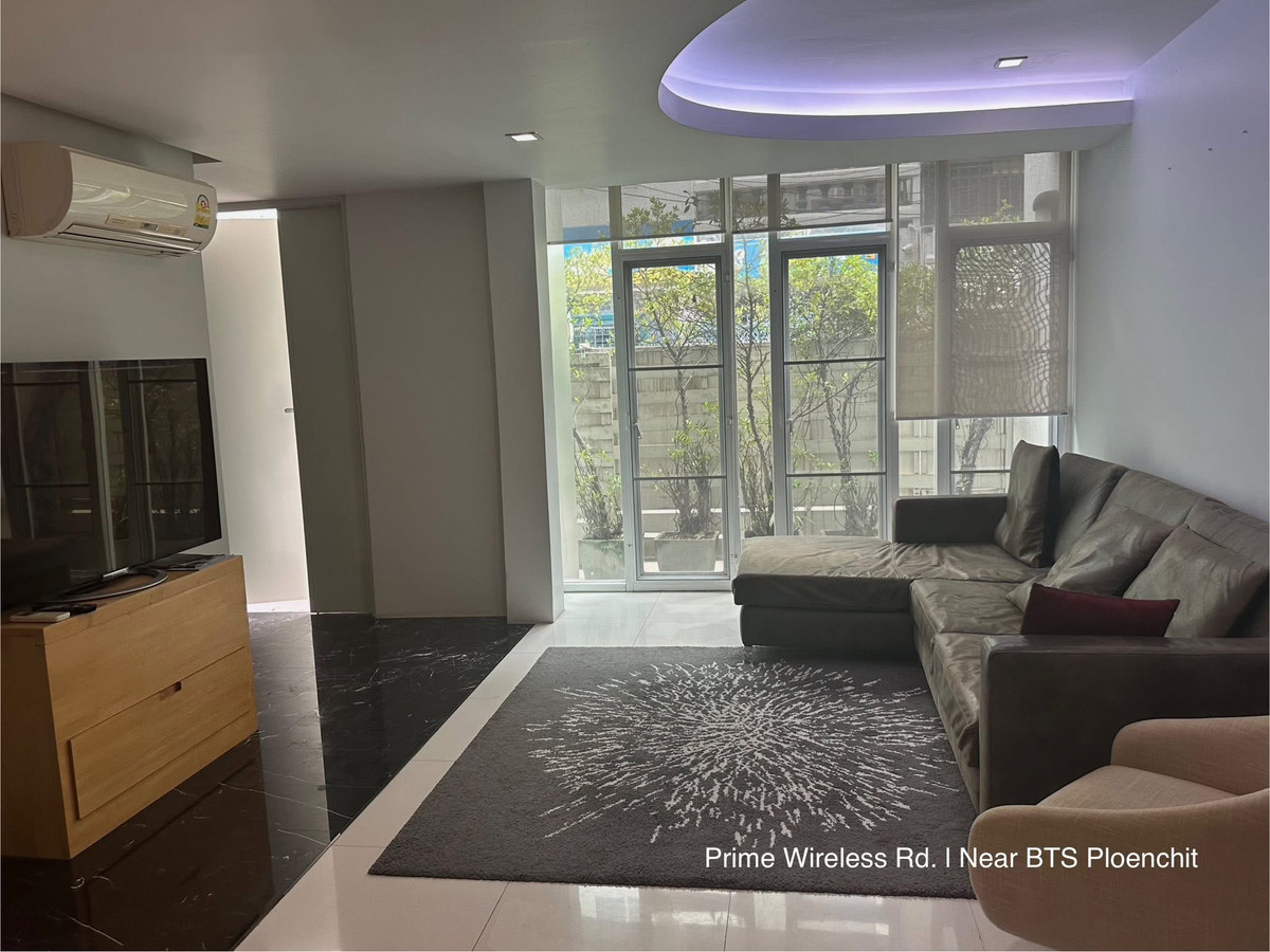 For RentTownhomeWitthayu, Chidlom, Langsuan, Ploenchit : Townhouse for rent, 4 floors, 3 bedrooms, 4 bathrooms, usable area 325 sq m, location in the heart of the city (CBD), close to Ploenchit BTS station only 500 meters, meets the needs of city life.