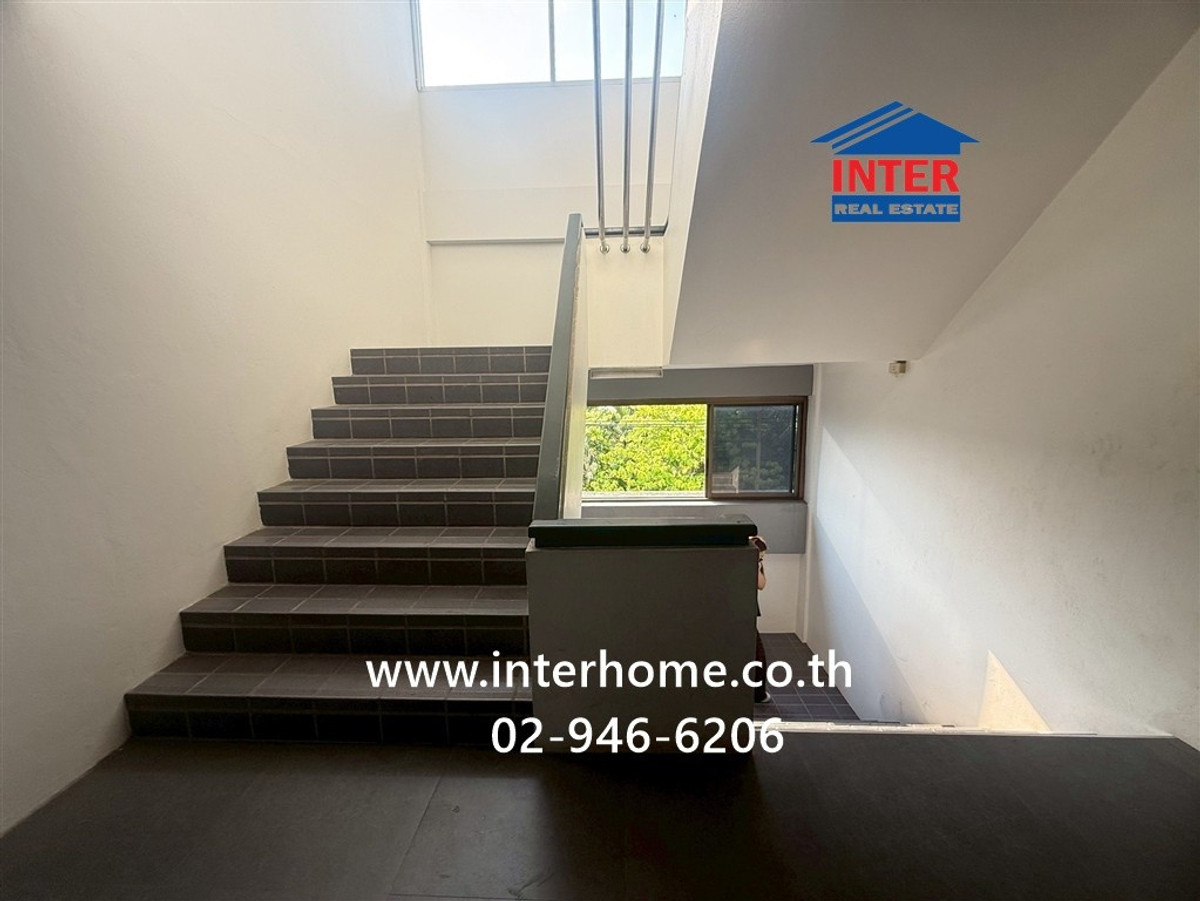 For RentOfficeChaengwatana, Muangthong : Office, 5 floors, 210 sq m, office for rent. Near Muang Thong Thani Bond Street Muang Thong Thani Road, Chaengwattana Road, Pak Kret, Nonthaburi