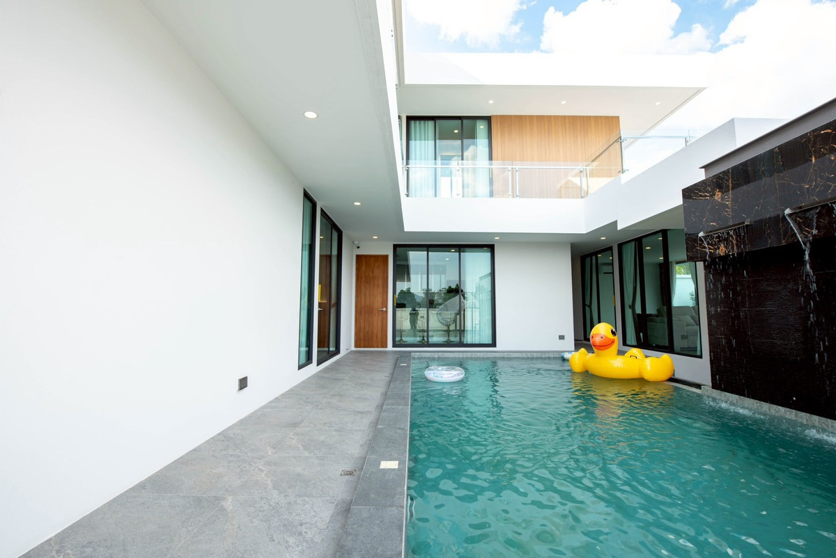 ให้เช่าพัทยา บางแสน ชลบุรี สัตหีบ : บ้านเดี่ยวพูลวิลล่า ถนน ซากแง้ว / 5 ห้องนอน (เช่า), Detached House Pool Villa Sak Ngaew Road / 5 Bedrooms (FOR RENT) AM023