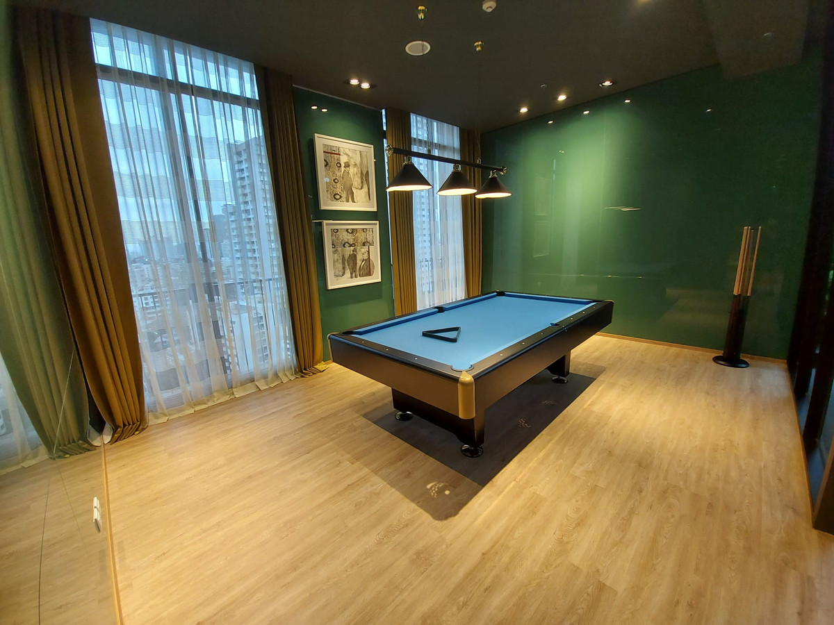 For RentCondoSukhumvit, Asoke, Thonglor : Fully furnished 1 Bedroom unit for rent in Phrom Phong. High floor with a unblocked view. Noble Around Sukhumvit 33.