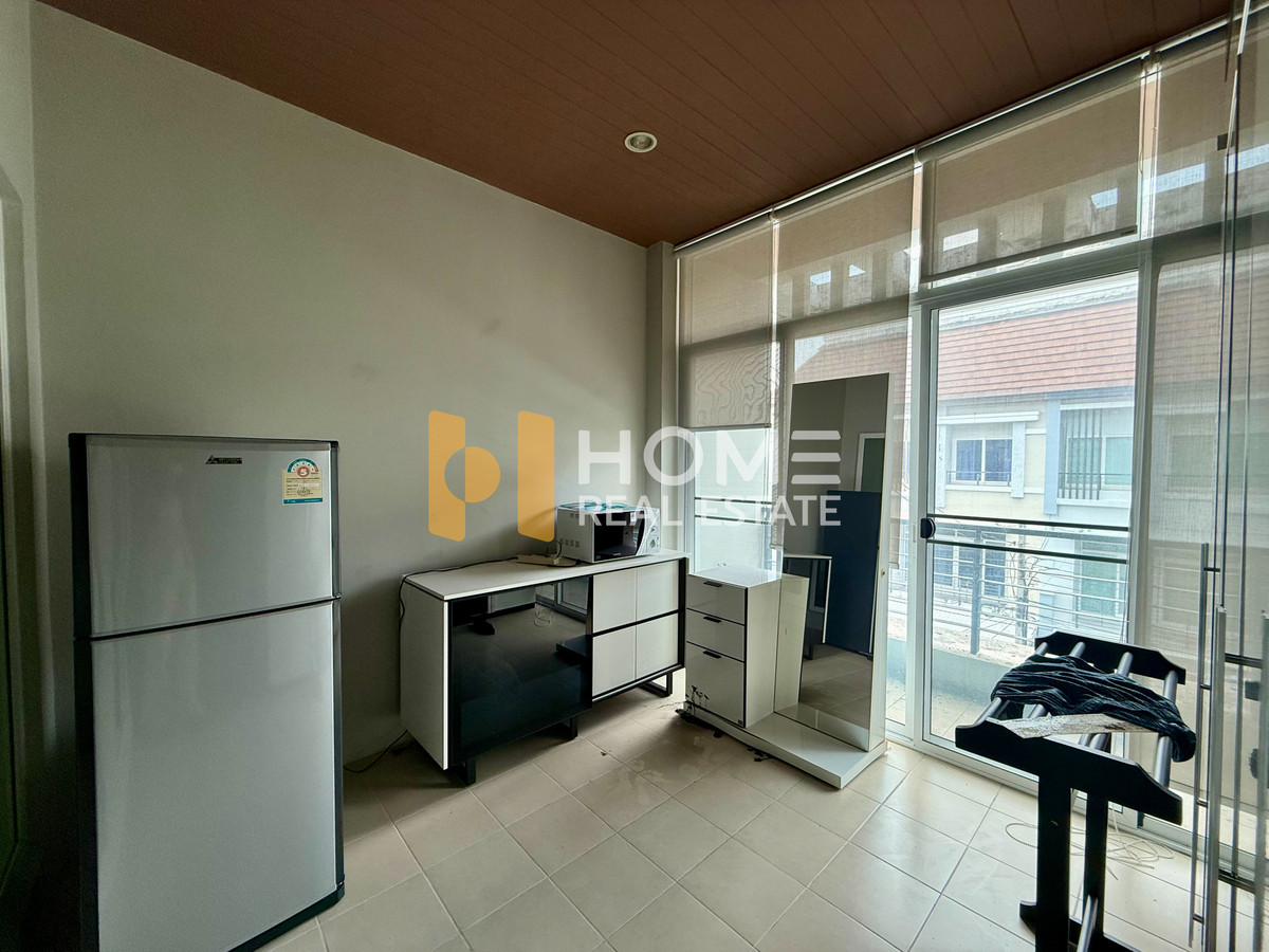 For SaleTownhomePattanakan, Srinakarin : Baan Klang Muang Urbanion Srinakarin / 3 Bedrooms (FOR SALE), Baan Klang Muang Urbanion Srinakarin / 3 Bedrooms (FOR SALE) GNG023