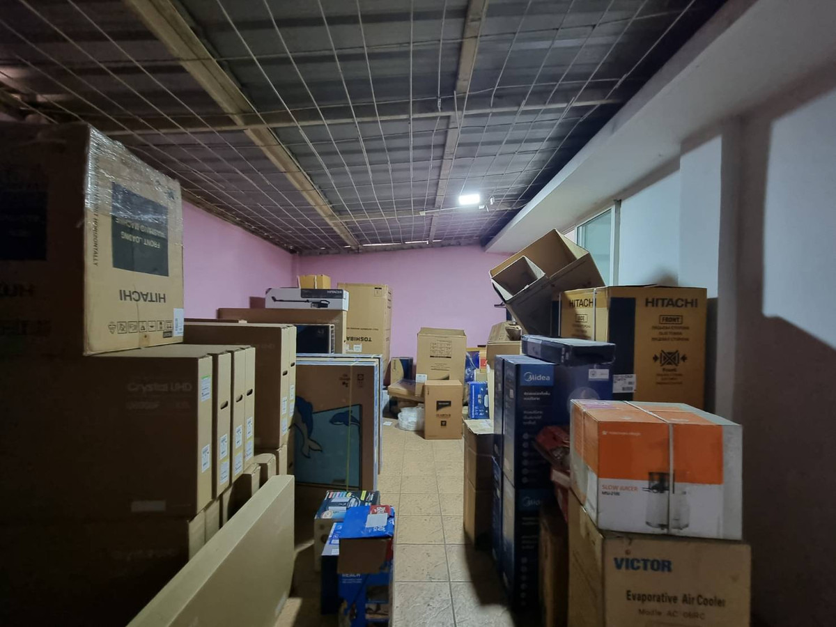 ขายอาคารพาณิชย์นนทบุรี บางใหญ่ บางบัวทอง : อาคารพาณิชย์ ซอยวัดลาดปลาดุก / 4 ห้องนอน (ขาย), Commercial Building Soi Wat Lat Pla Duk / 4 Bedrooms (FOR SALE) AOM097