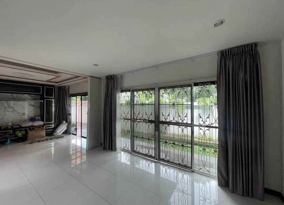 ให้เช่าบ้านปิ่นเกล้า จรัญสนิทวงศ์ : ให้เช่า หมู่บ้านสิริจันทร์ ถนน ฉิมพลี บ้านเดี่ยว 2 ชั้นครึ่ง 4 ห้องนอน 4 ห้องน้ำ จอดรถ ได้ 4คัน บ้านสวย พร้อมอยู่