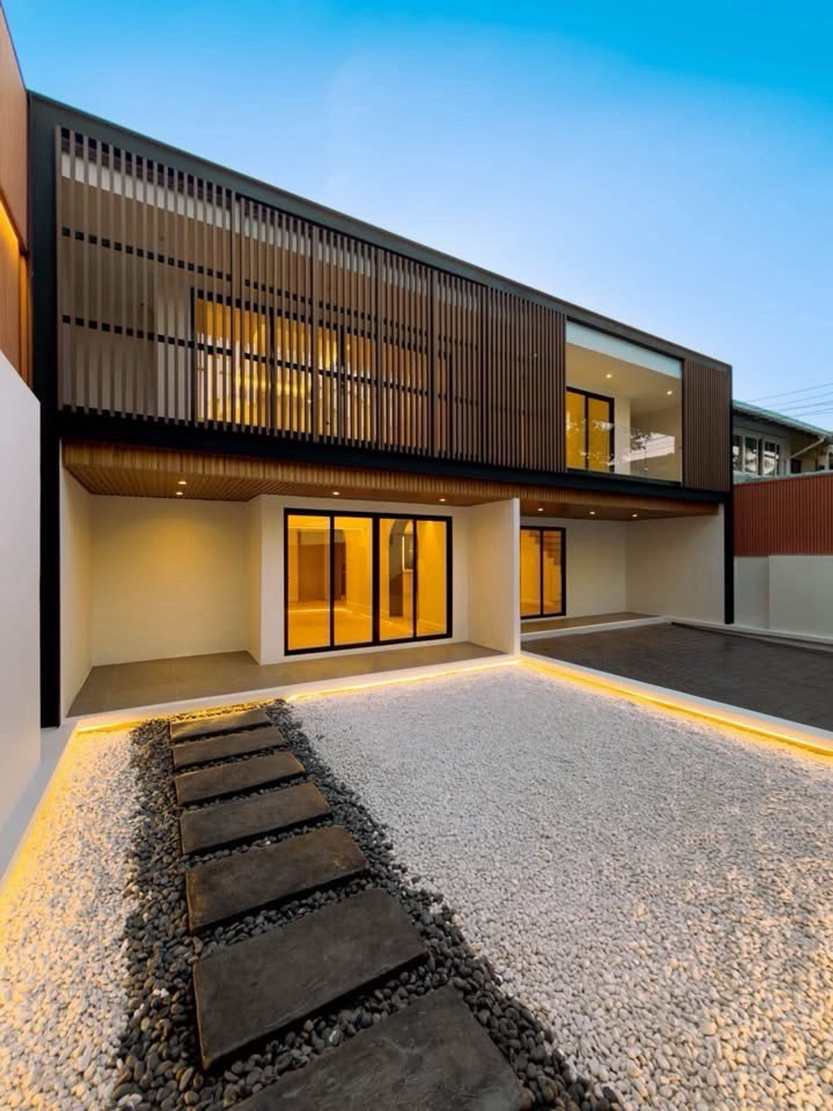 ขายบ้านอ่อนนุช อุดมสุข : บ้านแฝดสุขุมวิท 81 ใกล้ BTS อ่อนนุช บ้านหรู Modern Luxury ใจกลางเมือง