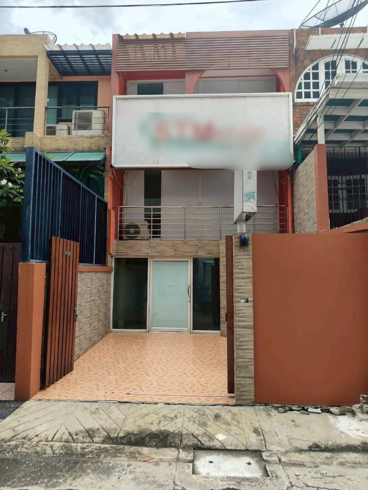 For RentRetail SpaceSukhumvit, Asoke, Thonglor : For rent, townhouse, townhome, commercial, can do business and register a company @ Thonglor 25, Sukhumvit 55, Watthana District, Bangkok