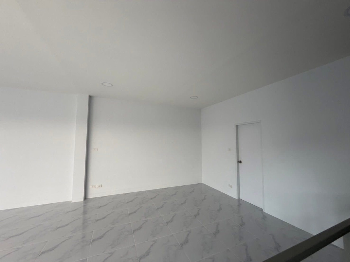 For RentWarehouseEakachai, Bang Bon : Warehouse for rent in Bang Bon Newly built warehouse Near Big C Bang Bon, near the expressway, size 400 sq m., 3 phase power, trailer can enter and exit, ready to use.