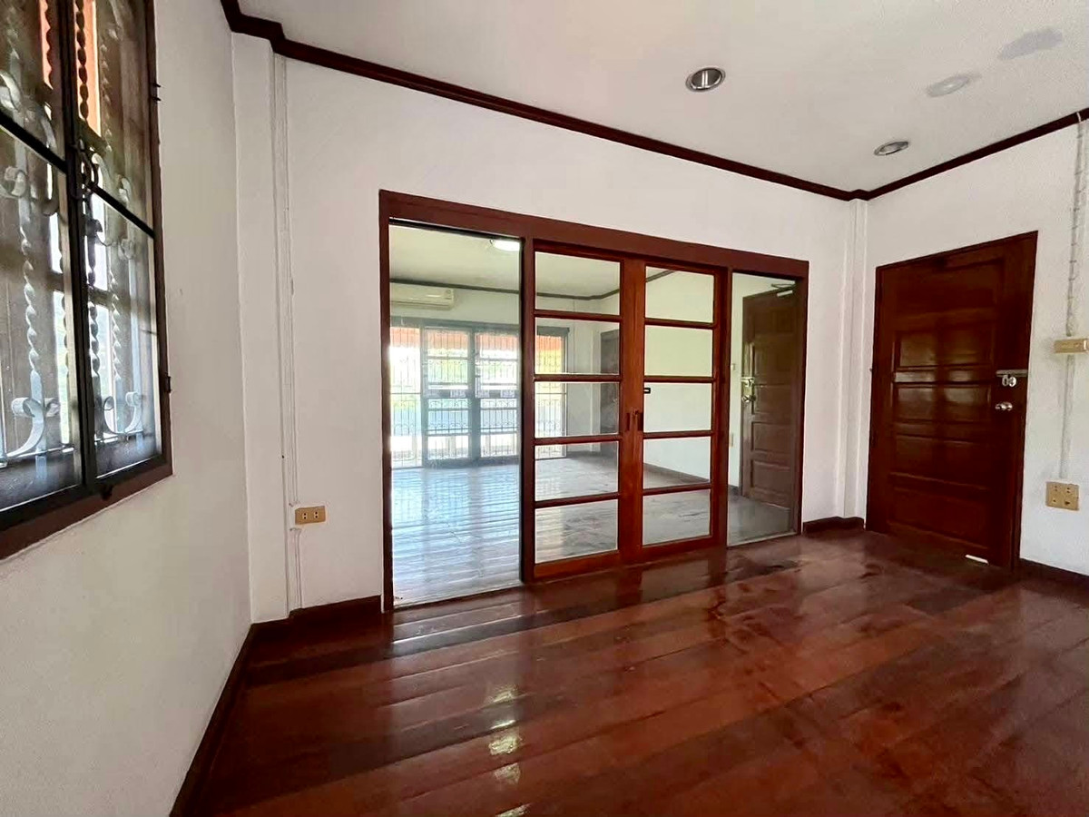 ขายบ้านพระราม 5 ราชพฤกษ์ บางกรวย : บ้านเดี่ยว ติวานนท์ 14 แยก 4 / 3 ห้องนอน (ขาย), Detached House Tiwanon 14 Alley Yaek 4 / 3 Bedrooms (FOR SALE) BNS025