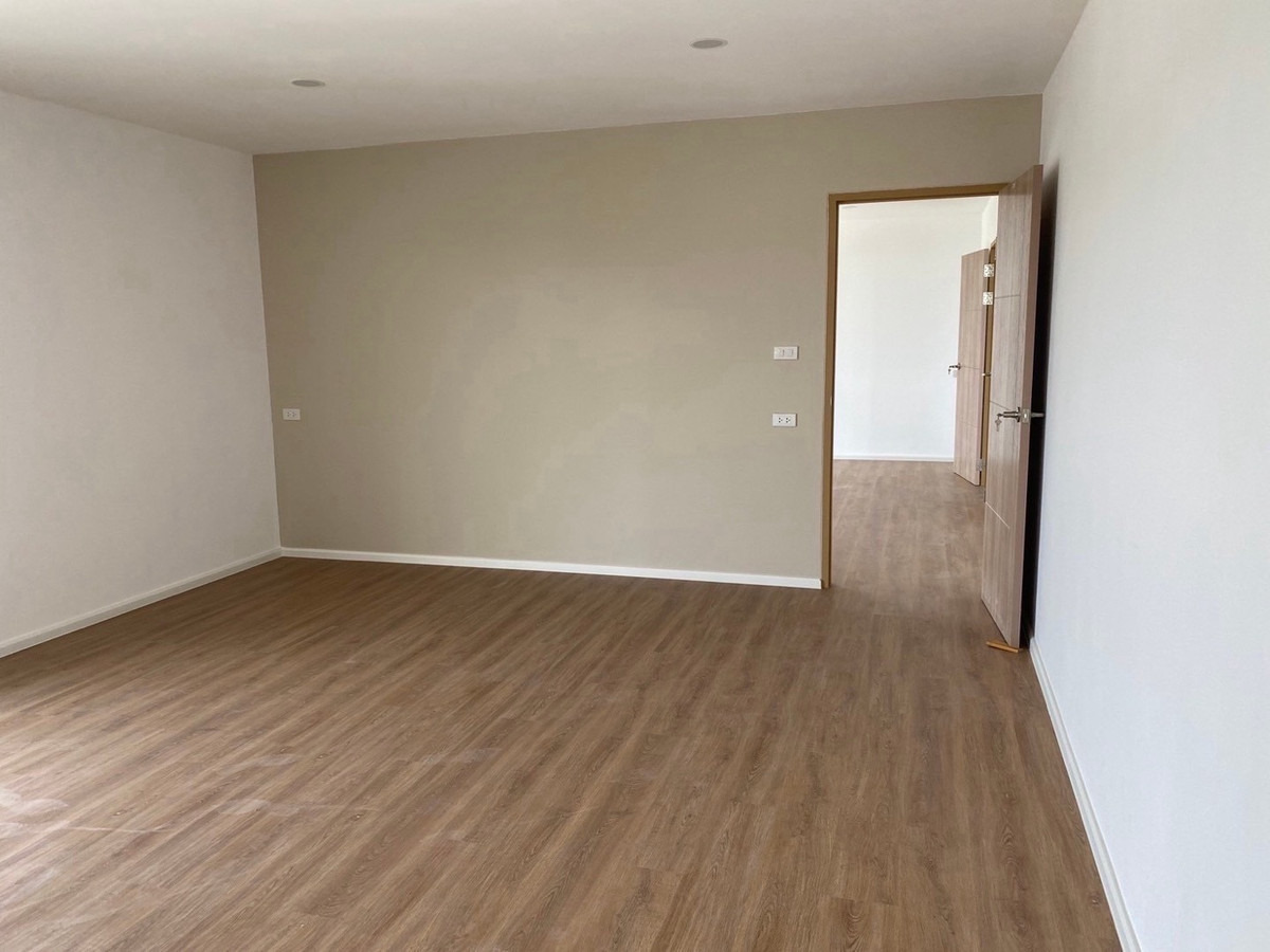 For RentOfficeChaengwatana, Muangthong : 5-Storey Office Building with Lift on Ngamwongwan Road near Expressway, Ideal for Headquarters (HQ)