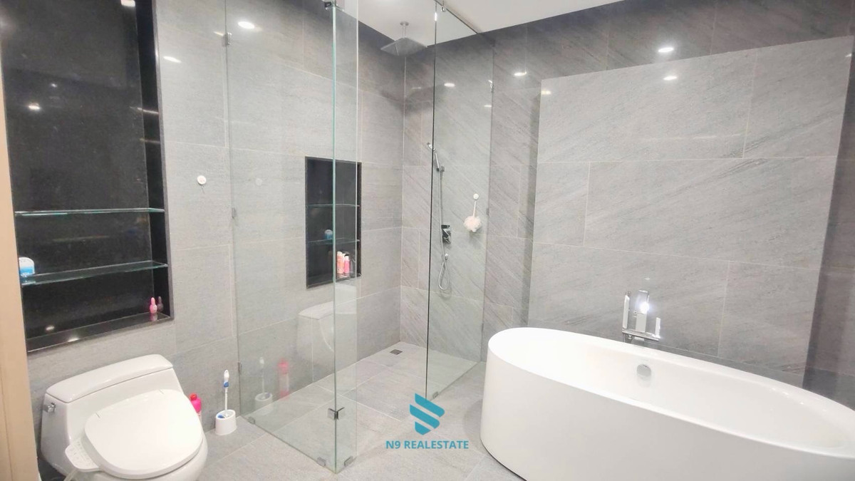 ขายบ้านเลียบทางด่วนรามอินทรา : (ขาดทุน10ล้าน) The glamor บ้าน+สระว่ายน้ำแต่งสวยเฟอร์ครบ พร้อมอยู่ ห่างเอกมัย 10 นาที 