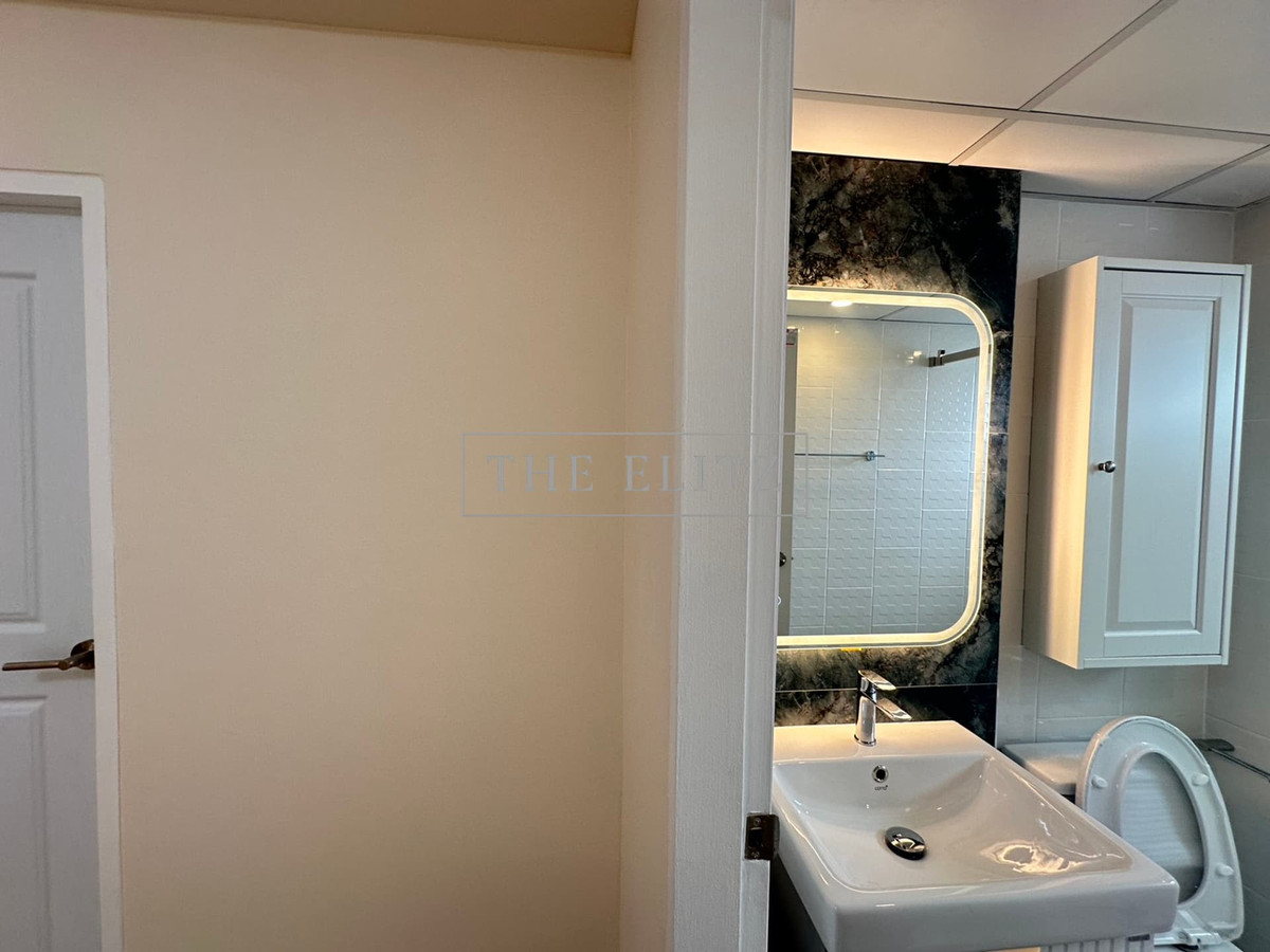 For SaleCondoRama9, Petchburi, RCA : ✨ The perfect balance of convenience and peace Supalai Park Ekkamai–Thonglor Surrounded by city lifestyle but still maintains privacy Suitable for both relaxation and living.