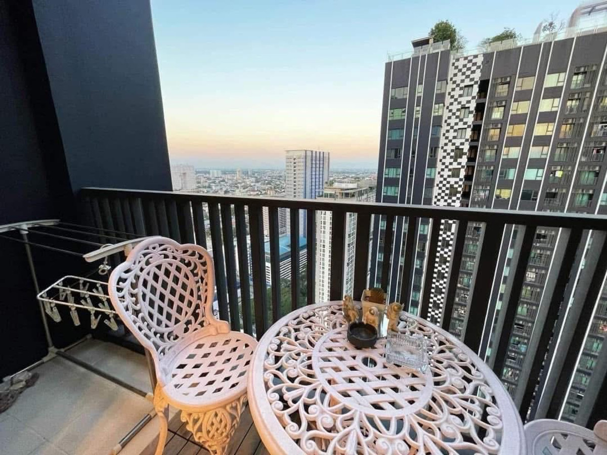 For RentCondoLadprao, Central Ladprao : 🏡✨ Very beautiful room Life Ladprao | Life Ladprao ✨🏡 📍 opposite Central Ladprao 🚆 next to BTS Ladprao Intersection | connected to MRT Phahon Yothin 🔑 Condo for rent Life Ladprao * Building A, 41st floor, high view, airy * Size 50 sq m. * 2 bedrooms | 1 b