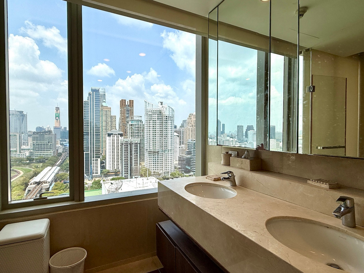 ให้เช่าคอนโดวิทยุ ชิดลม หลังสวน : คอนโด 3 ห้องนอน พื้นที่กว้างขวาง วิว Royal Sport Club