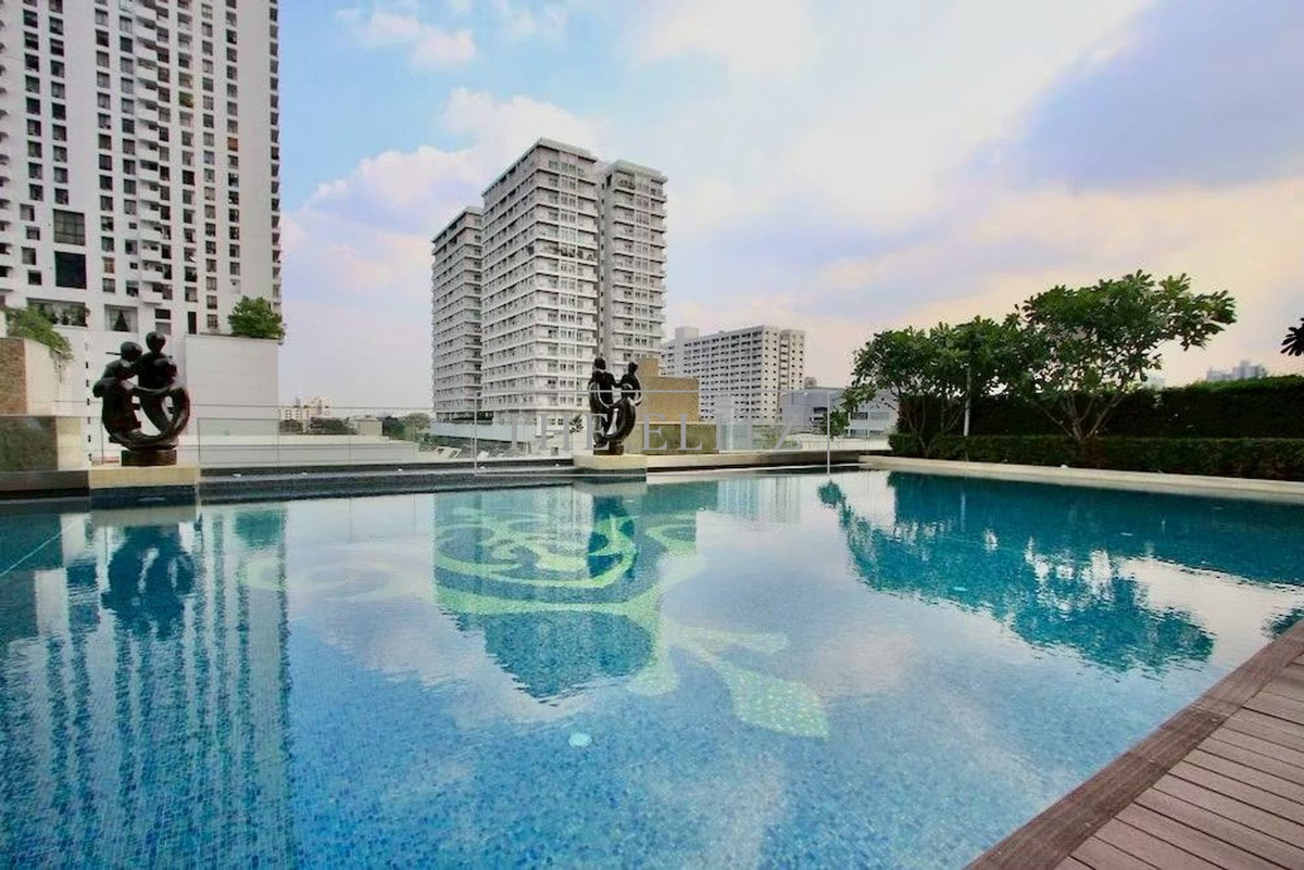 For RentCondoSukhumvit, Asoke, Thonglor : ✨ Turn a condo into a valuable asset in the heart of the CBD ✨ IVY Thonglor, location near J Avenue on a truly affordable budget.