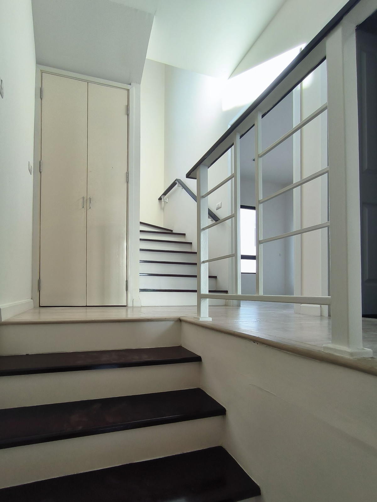 For SaleTownhomePattanakan, Srinakarin : 3-Storey Townhome for Sale – Patio Srinakarin-Rama9 Newly renovated and ready to move in, only 4.25 Million